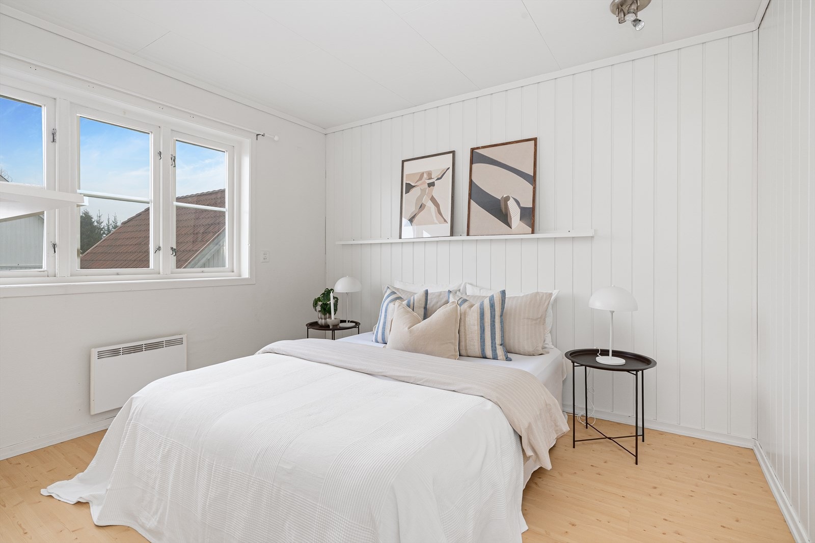 Soverommene oppe er av god størrelse, med nordvest-vendt beliggenhet. Galleribilde