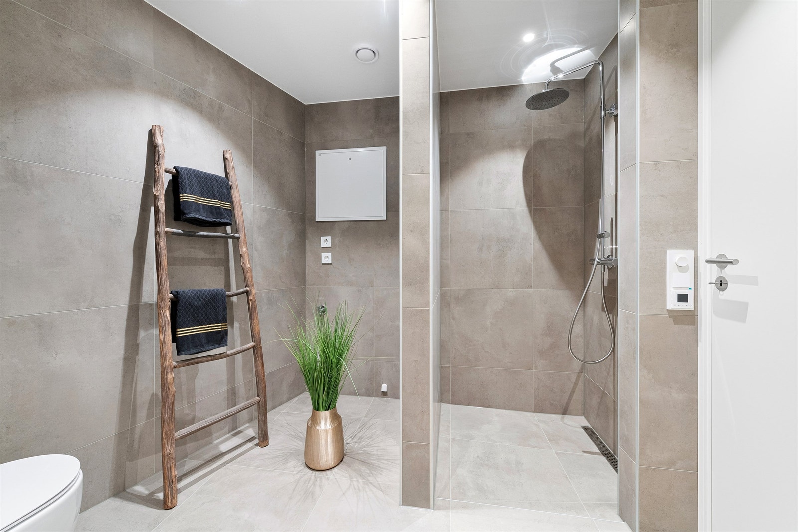 Det er også tilrettelagt med opplegg for vaskemaskin på badet Galleribilde