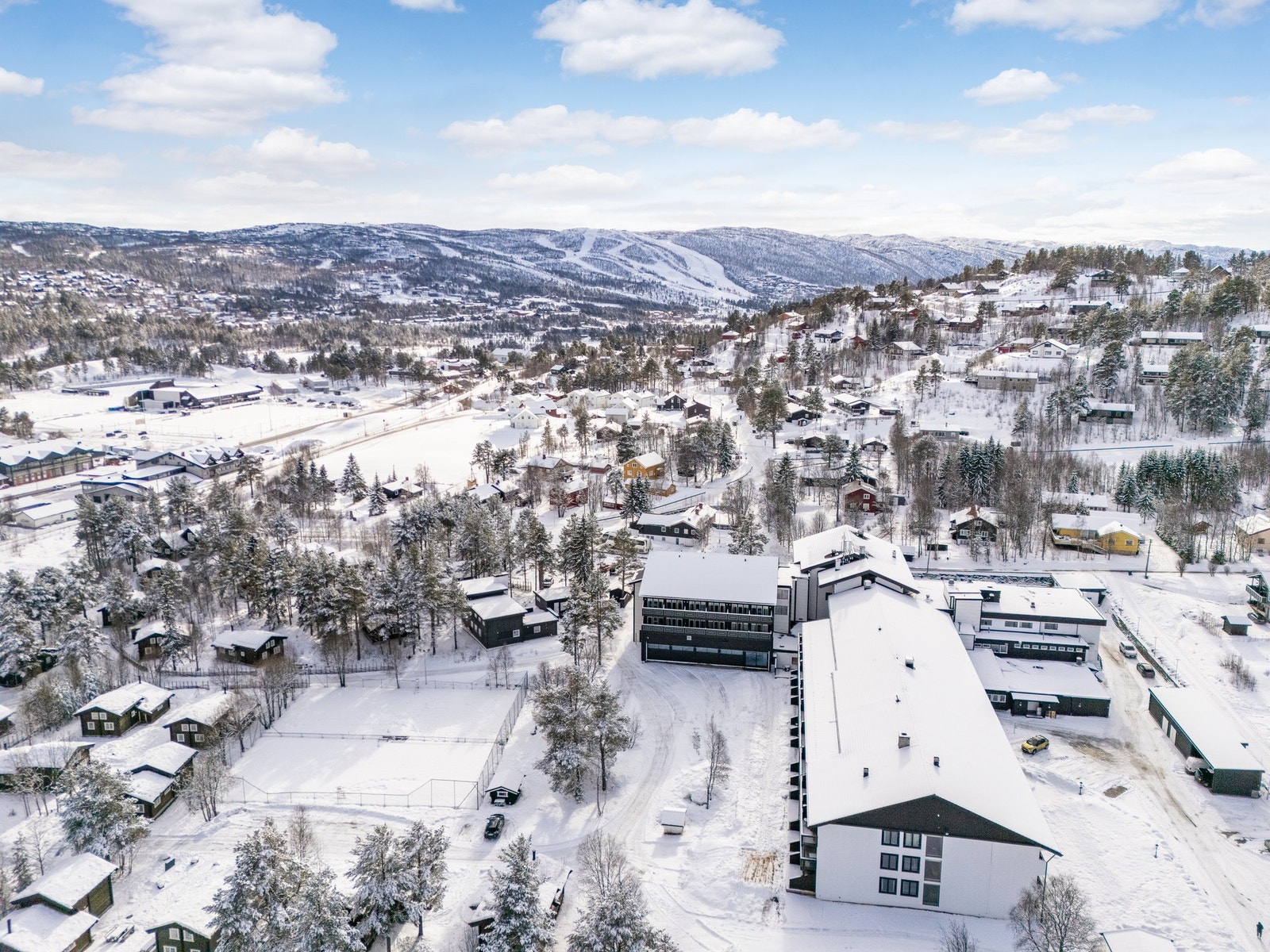 Utendørs, felles parkering Galleribilde