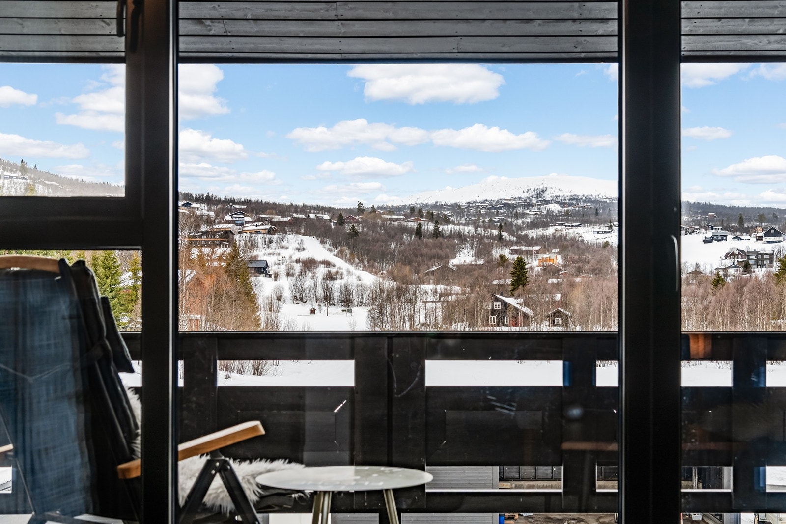 Med flott utsikt opp mot Havsdalen Galleribilde