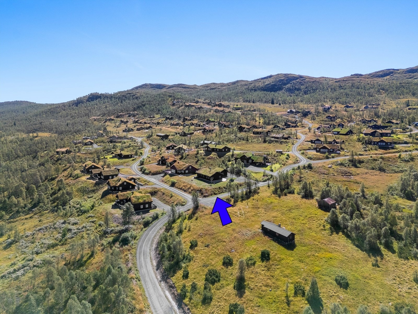 Området kan blant annet friste med skulpturvandring, hvor skulpturen Vidsyn troner over Vierlinuten, eller en rundtur til Oksatjønn med muligheter for å forlenge turen innover i flotte Silkedalen. Galleribilde