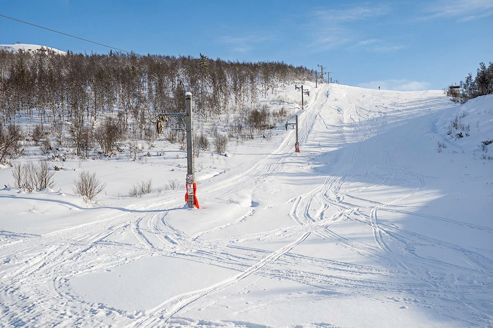 Bildet er tatt i overskyet vær, og himmel og lys er justert ved hjelp av KI. Galleribilde