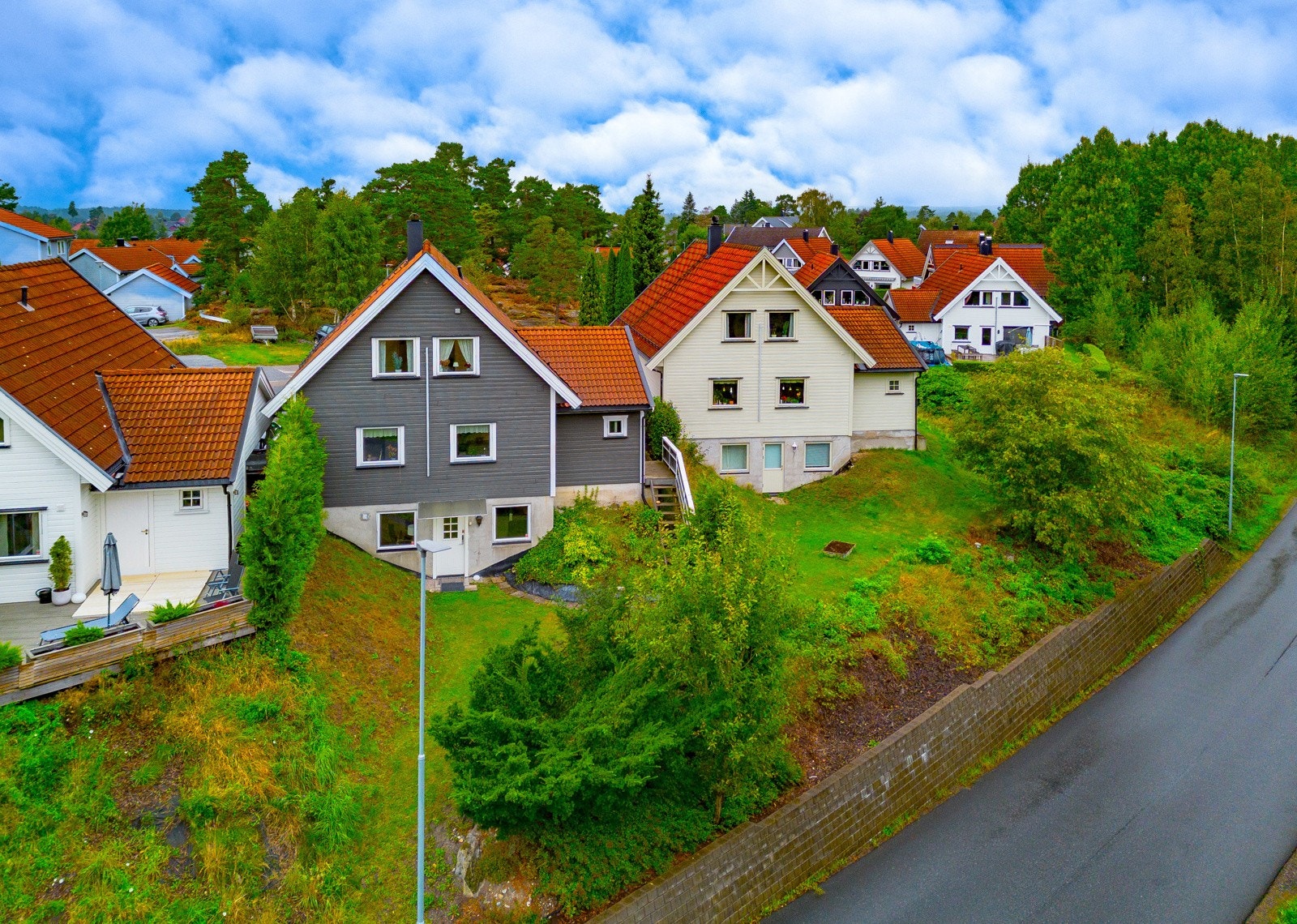 Fasade sett fra veien nedenfor Galleribilde