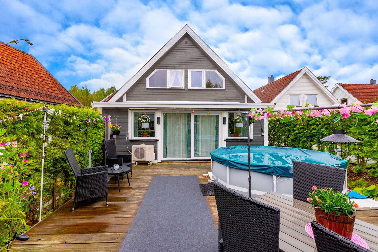 Her er det lett å kunne trives i rolige omgivelser. Eiendommen ligger i blindvei Galleribilde