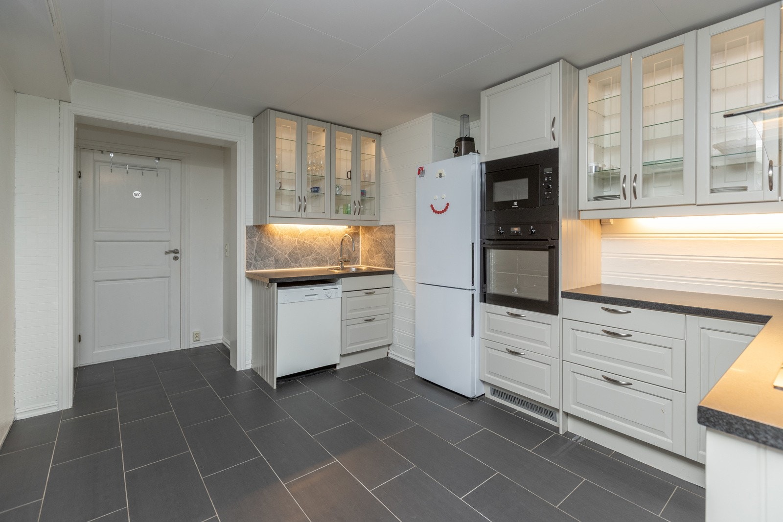 Kjøkken i leilighet Galleribilde