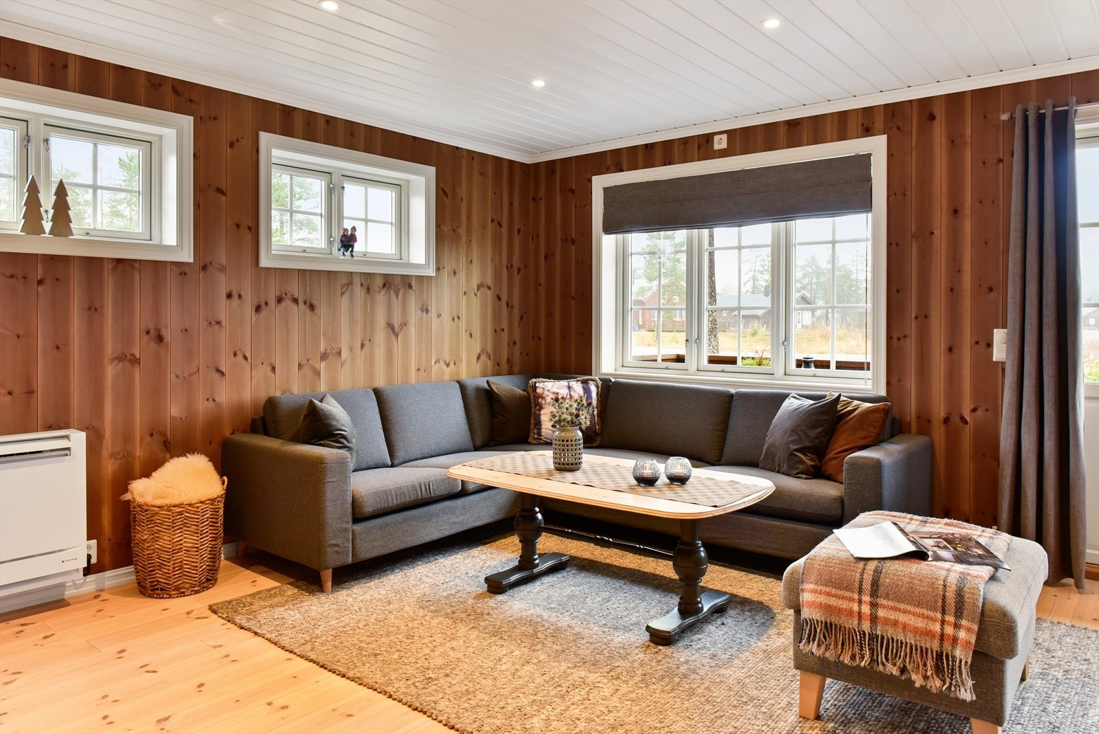 Stuedelen har god plass for en romslig sofagruppe, perfekt for samvær etter en lang dag ute. Galleribilde