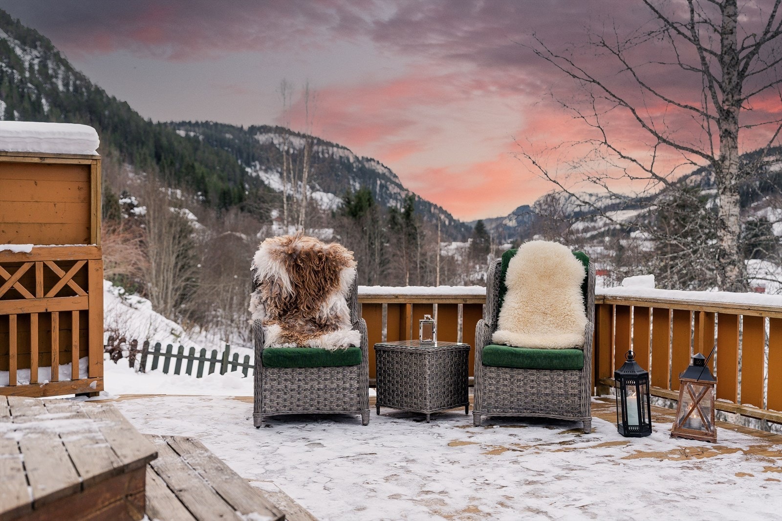 Uteområdet inviterer til hyggelige stunder med familie og venner uansett sesong Galleribilde