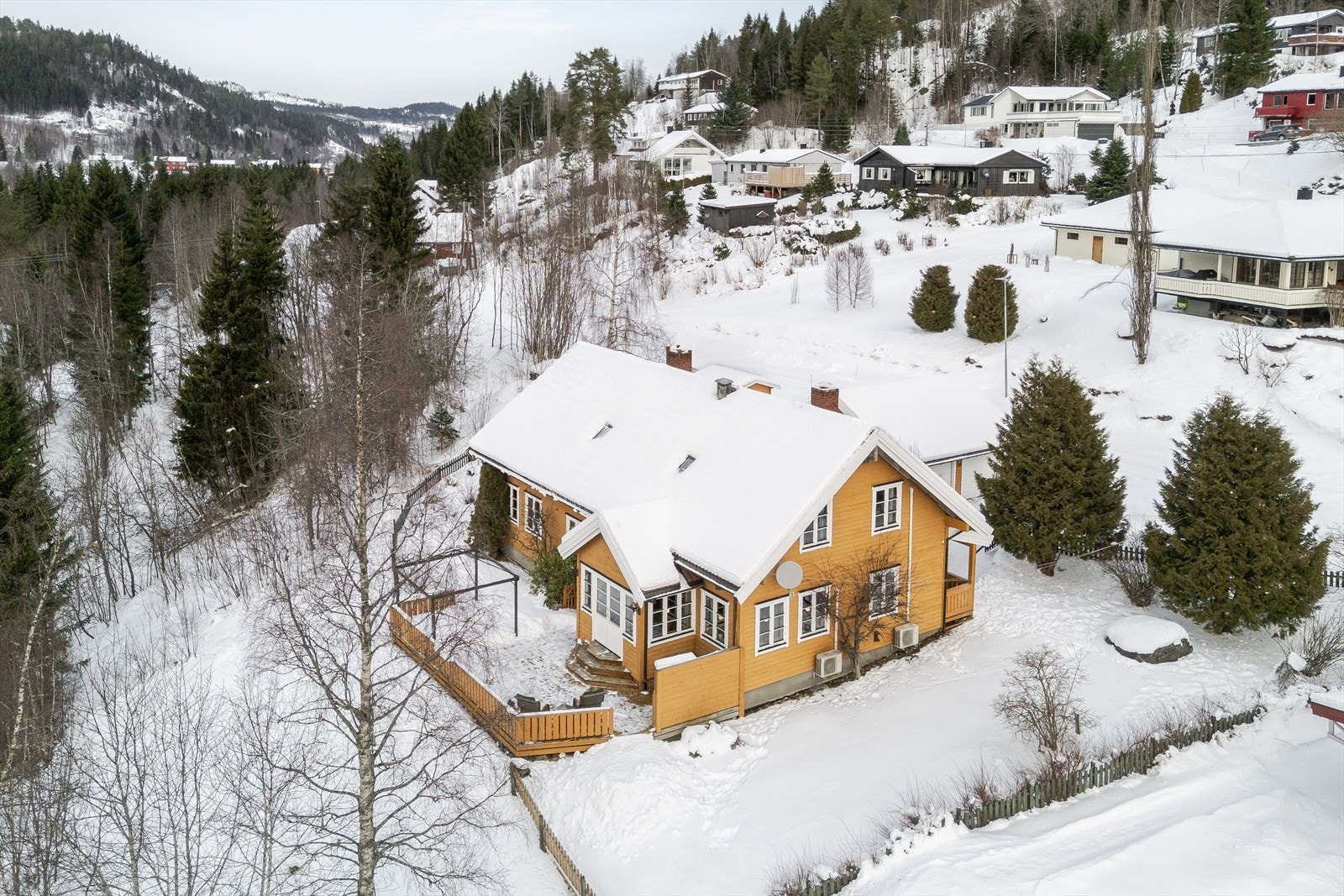 Heimdal Eiendomsmegling v/ Marte Berg Bjerkan ønsker velkommen til Nedre Langenglia 14! (Foto v/Halseth, husfoto) Galleribilde