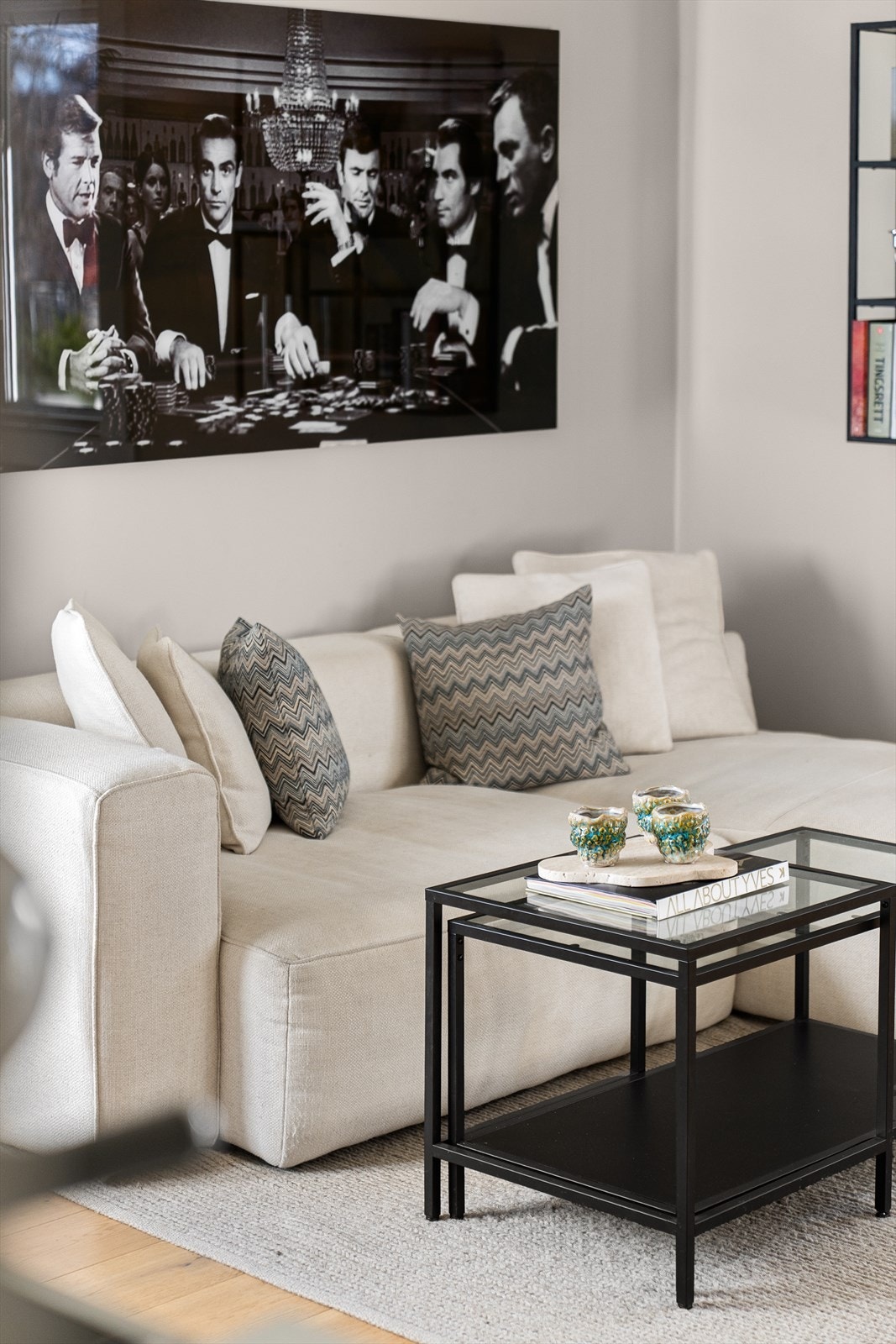 Stuen. Rause vindusflater slipper inn rikelig med dagslys, som gir en lun og trivelig atmosfære. Galleribilde