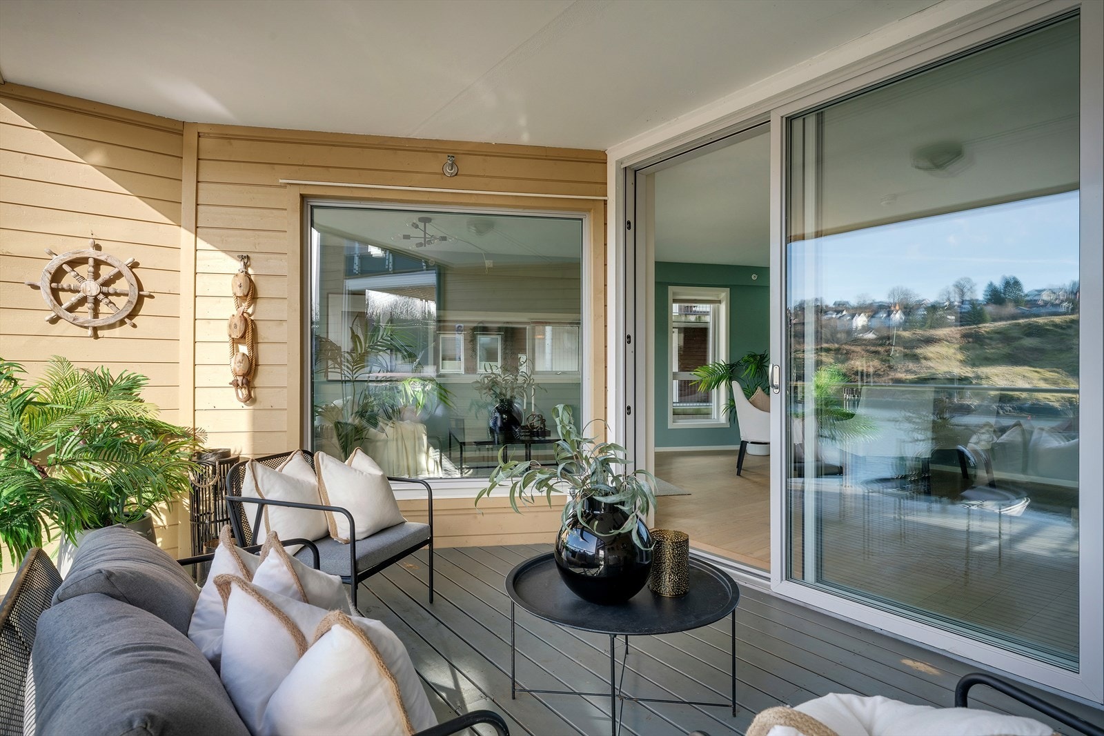 Den overbygde delen gir ly for vær og vind, og forlenger utendørssesongen. Galleribilde