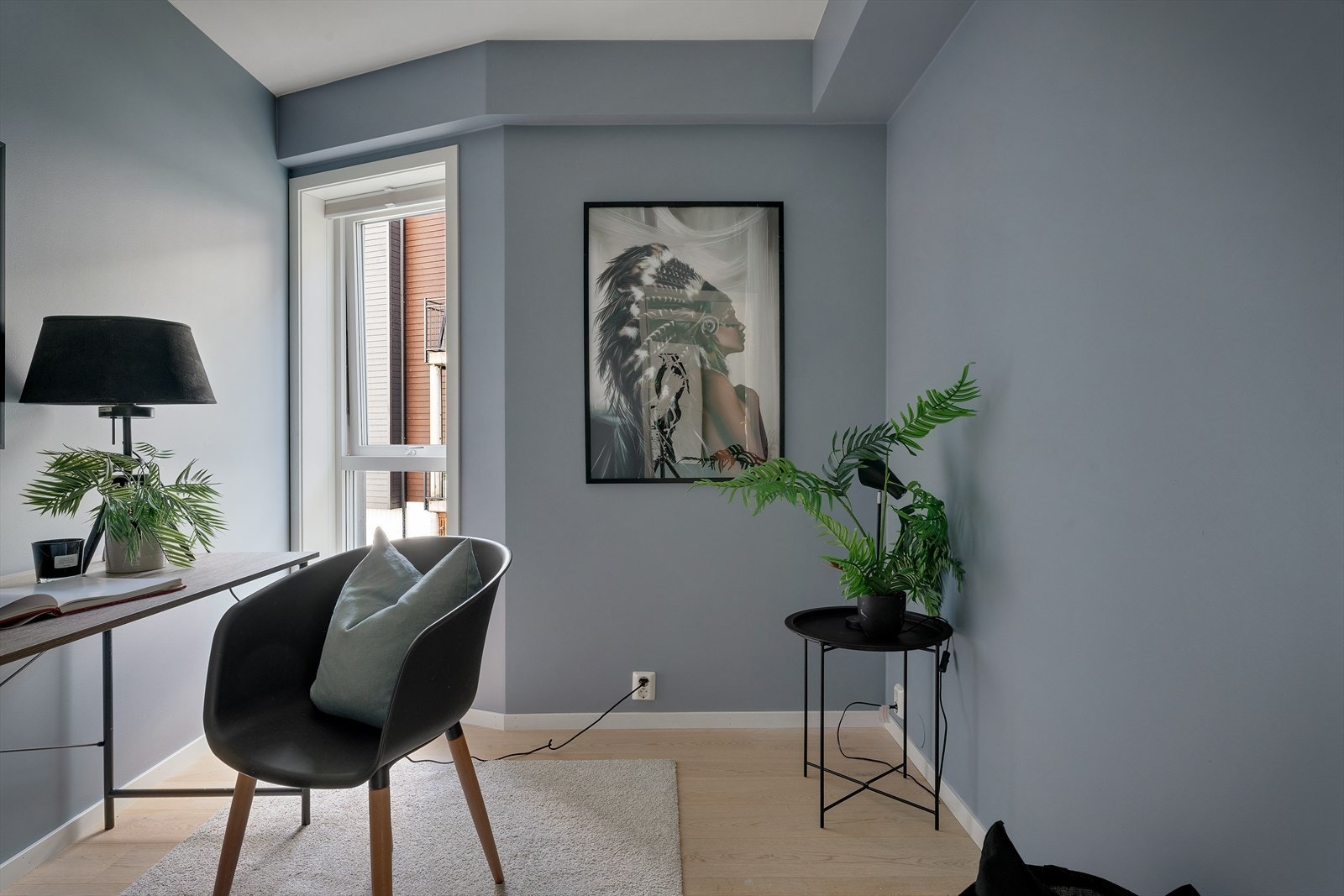 Også her er det eikeparkett på gulvet og behagelige, malte flater. Galleribilde