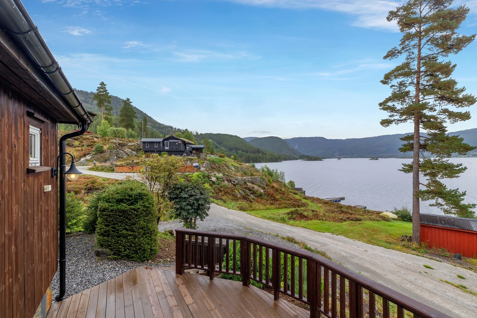 Kjørevei helt frem. Galleribilde