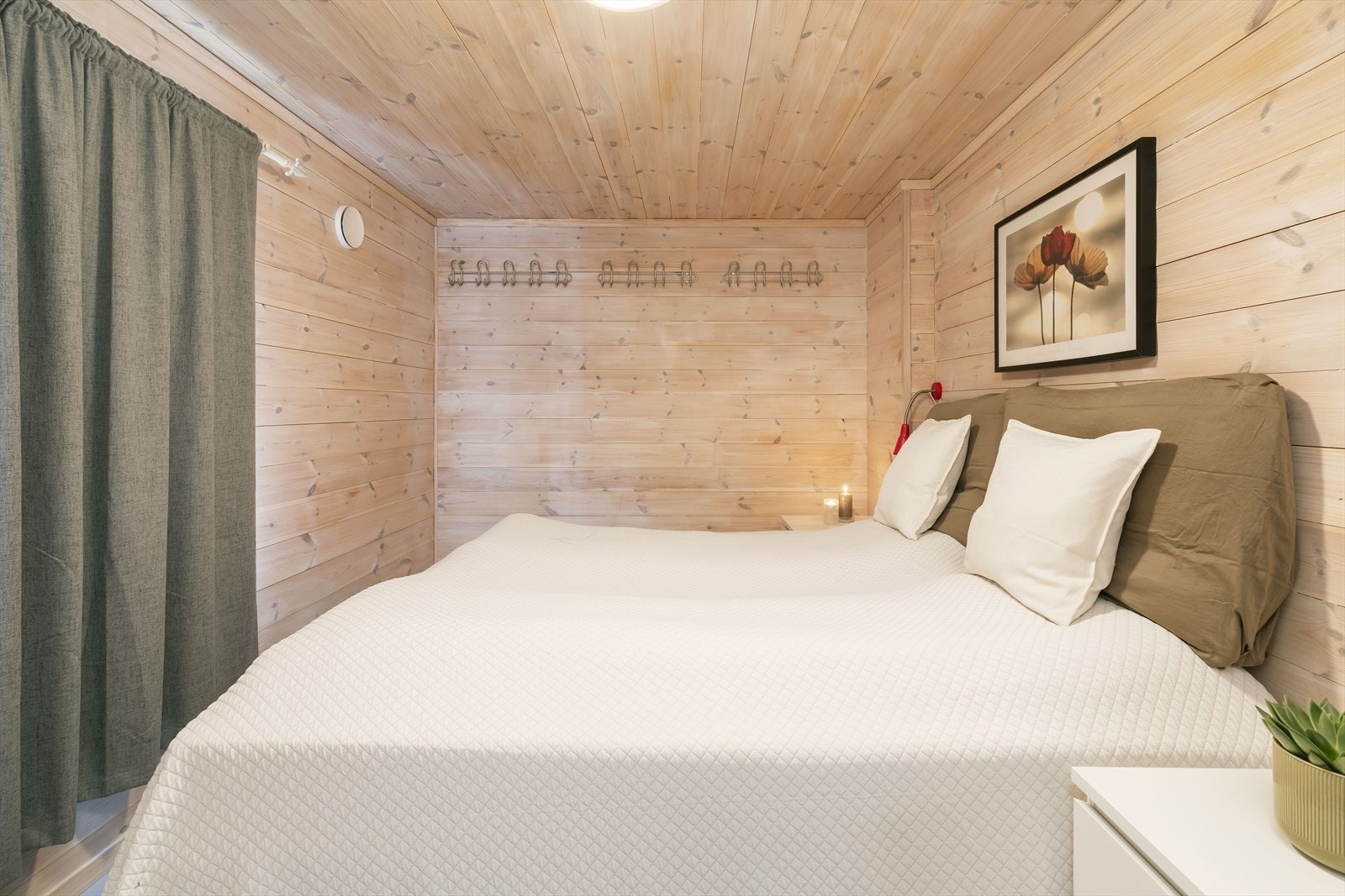 Soverom 1 med plass til dobbeltseng Galleribilde