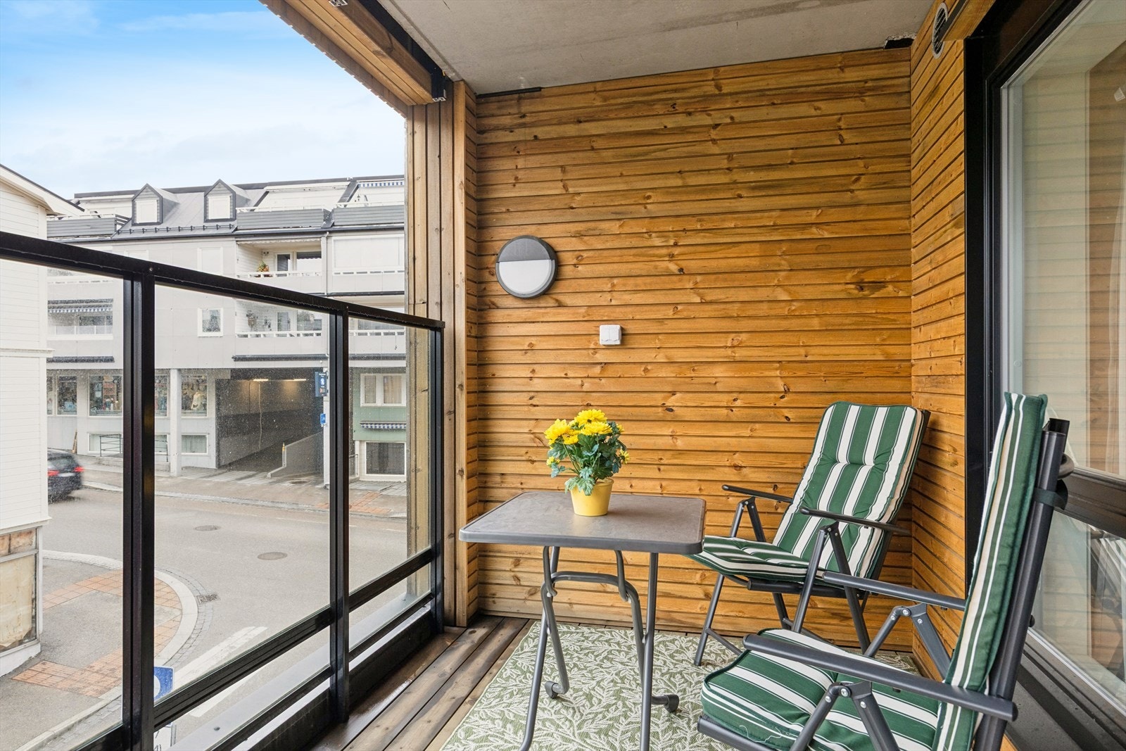 God plass til en sittegruppe for å nyte utelivet. Galleribilde