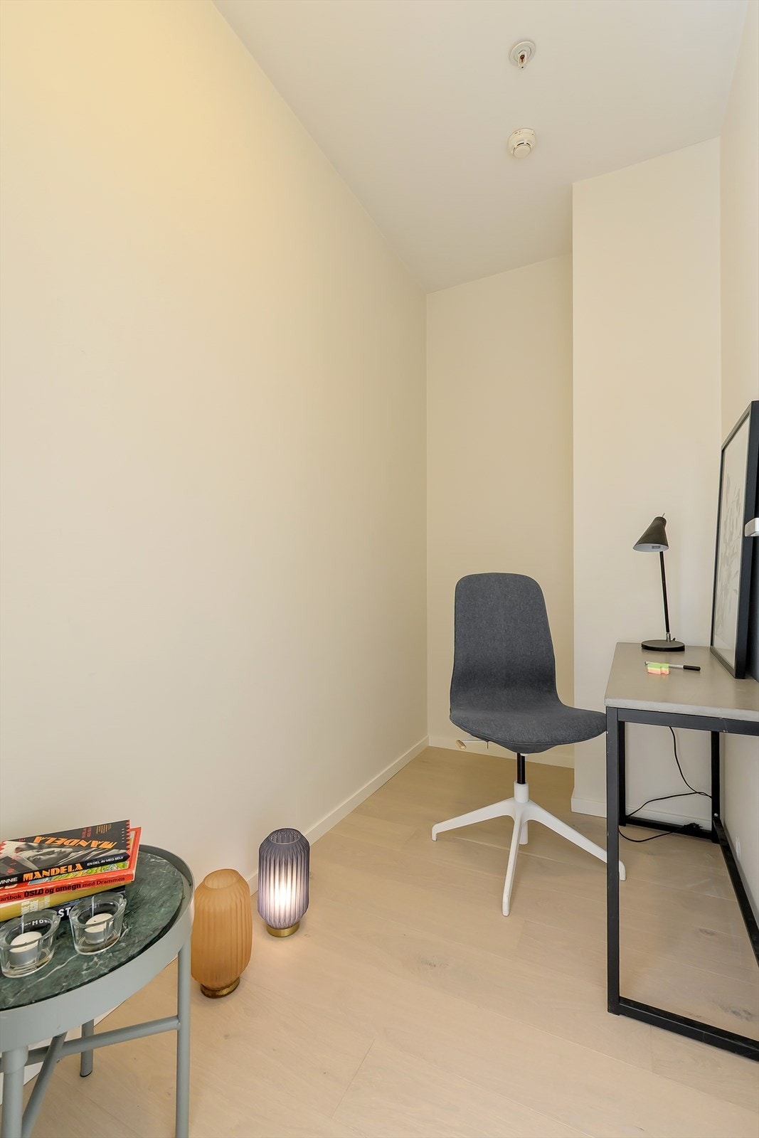 Vegg i vegg med soverom er det praktisk innvendig bod Galleribilde