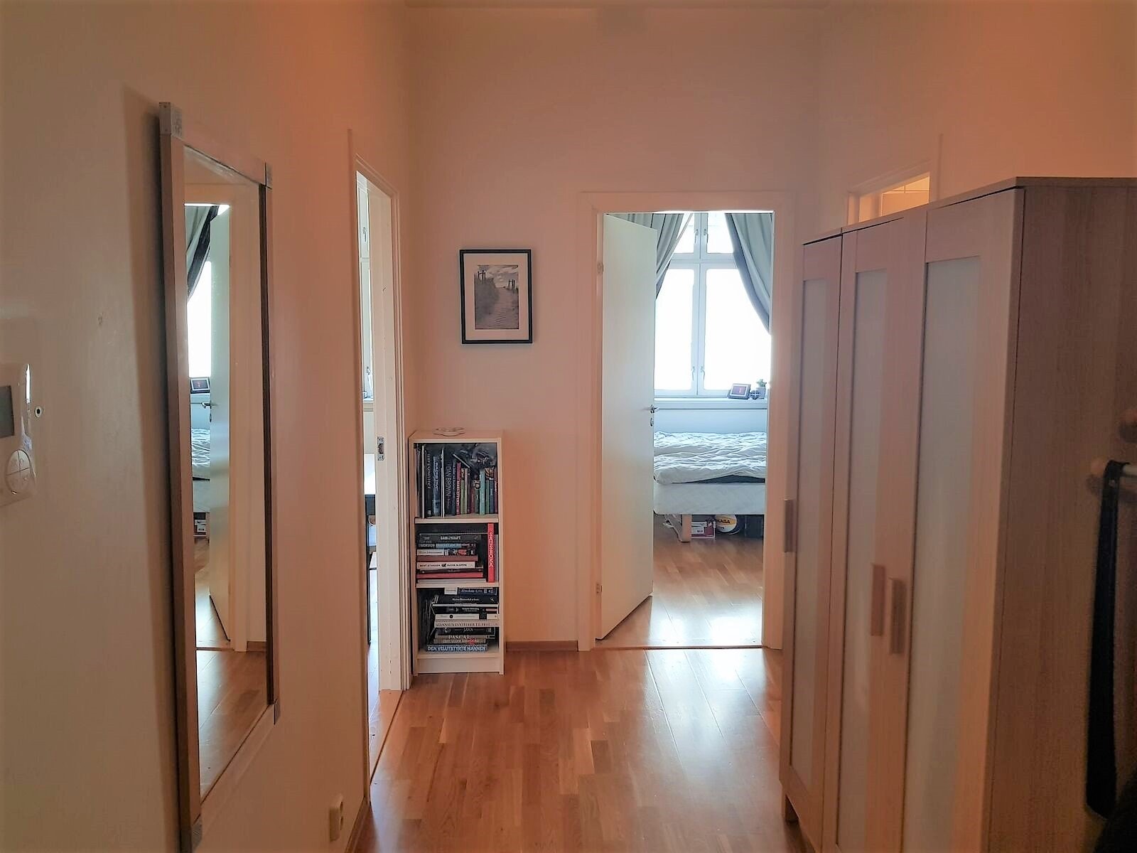 Entrè med god plass til klær og sko. Galleribilde