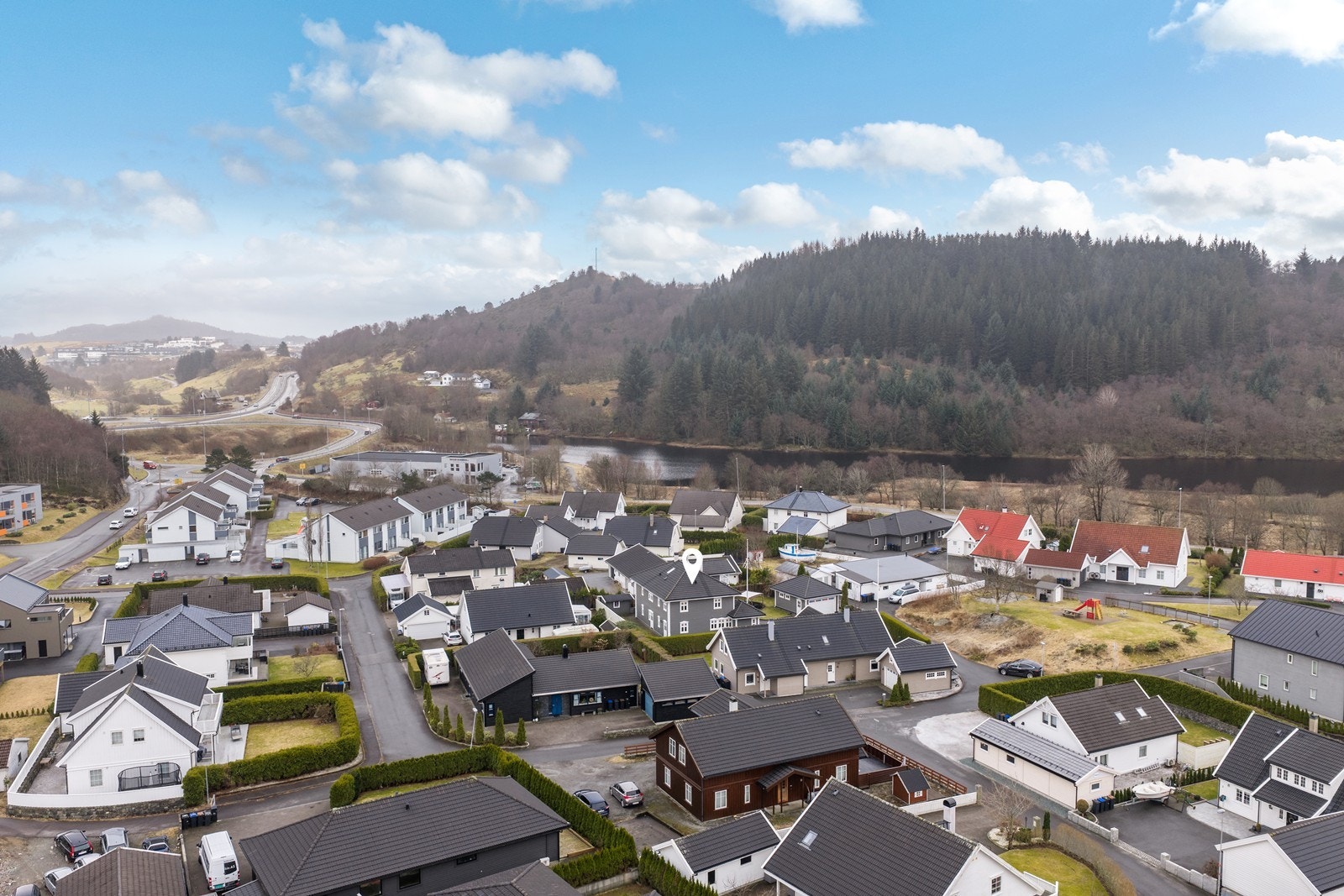 For praktiske ærender og shopping er Raglamyr handelsområde lett tilgjengelig, og det finnes flere dagligvarebutikker i kort rekkevidde Galleribilde