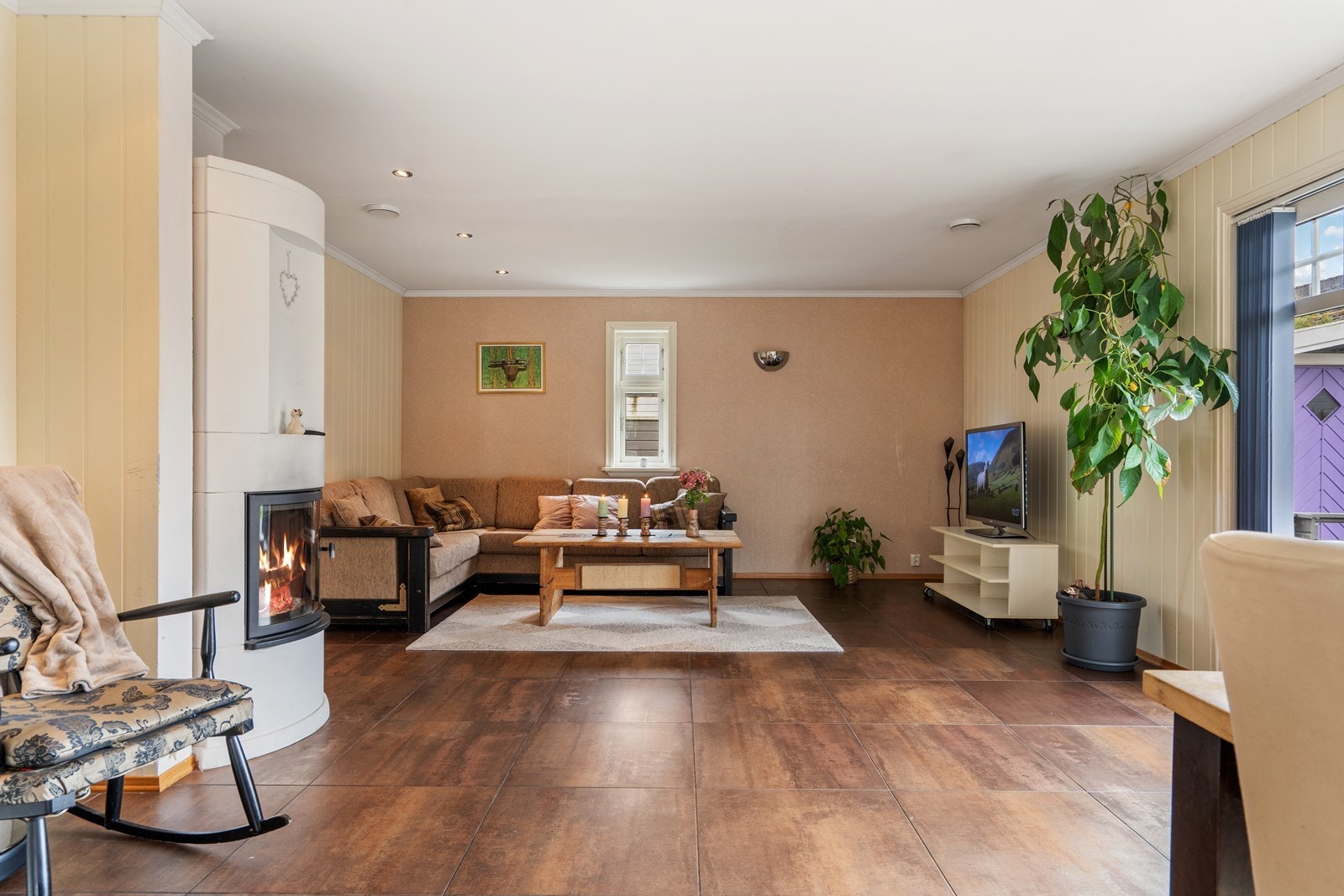 Flott vedovn som skaper en lun og hyggelig atmosfære Galleribilde