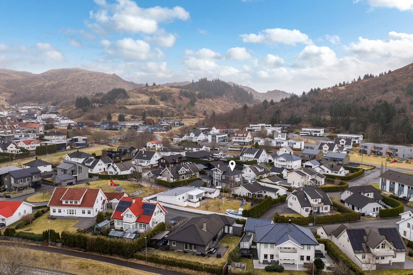 Her får du både roen og nærheten til naturen, med flotte turmuligheter ved Eivindsvannet, Djupadalen og Steinsfjellet like i nærheten Galleribilde
