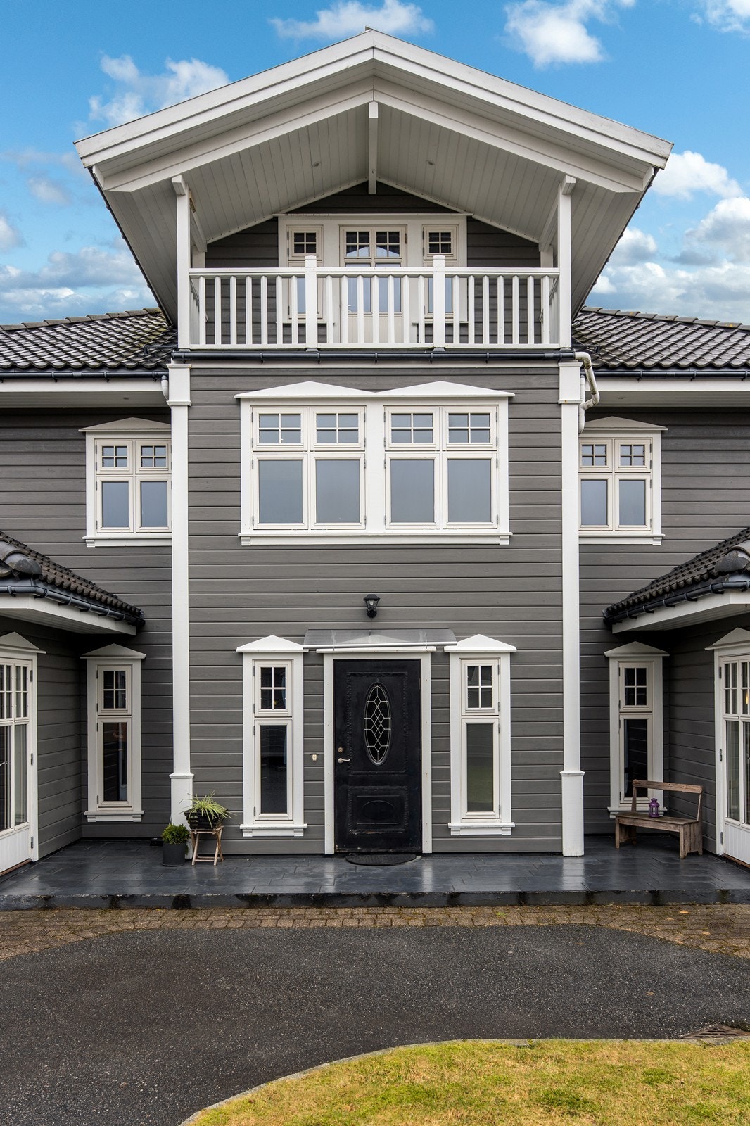 Representativt og innbydende inngangsparti Galleribilde