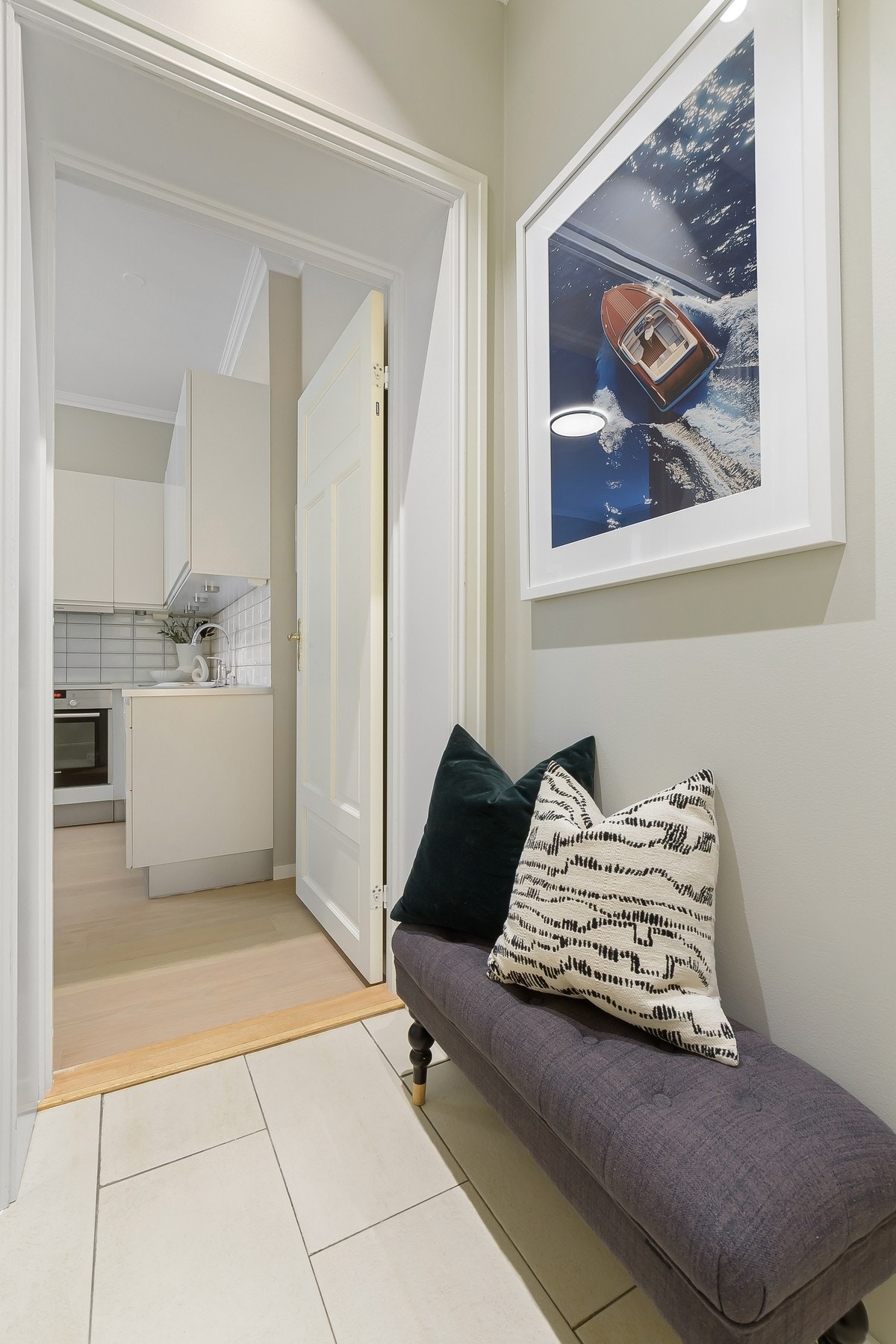 Flislagt entré med varmekabler - det er gulvvarme i hele leiligheten. Galleribilde