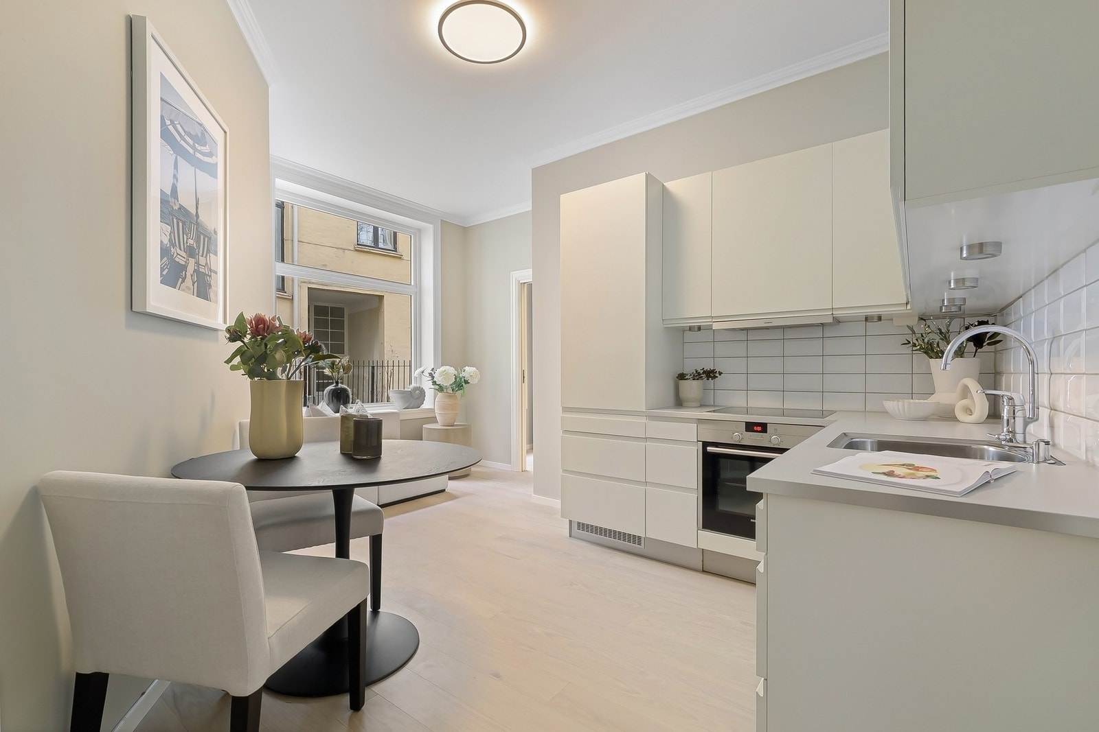 Lekkert parkettgulv med varme i alle rom - luksus i hverdagen! Galleribilde