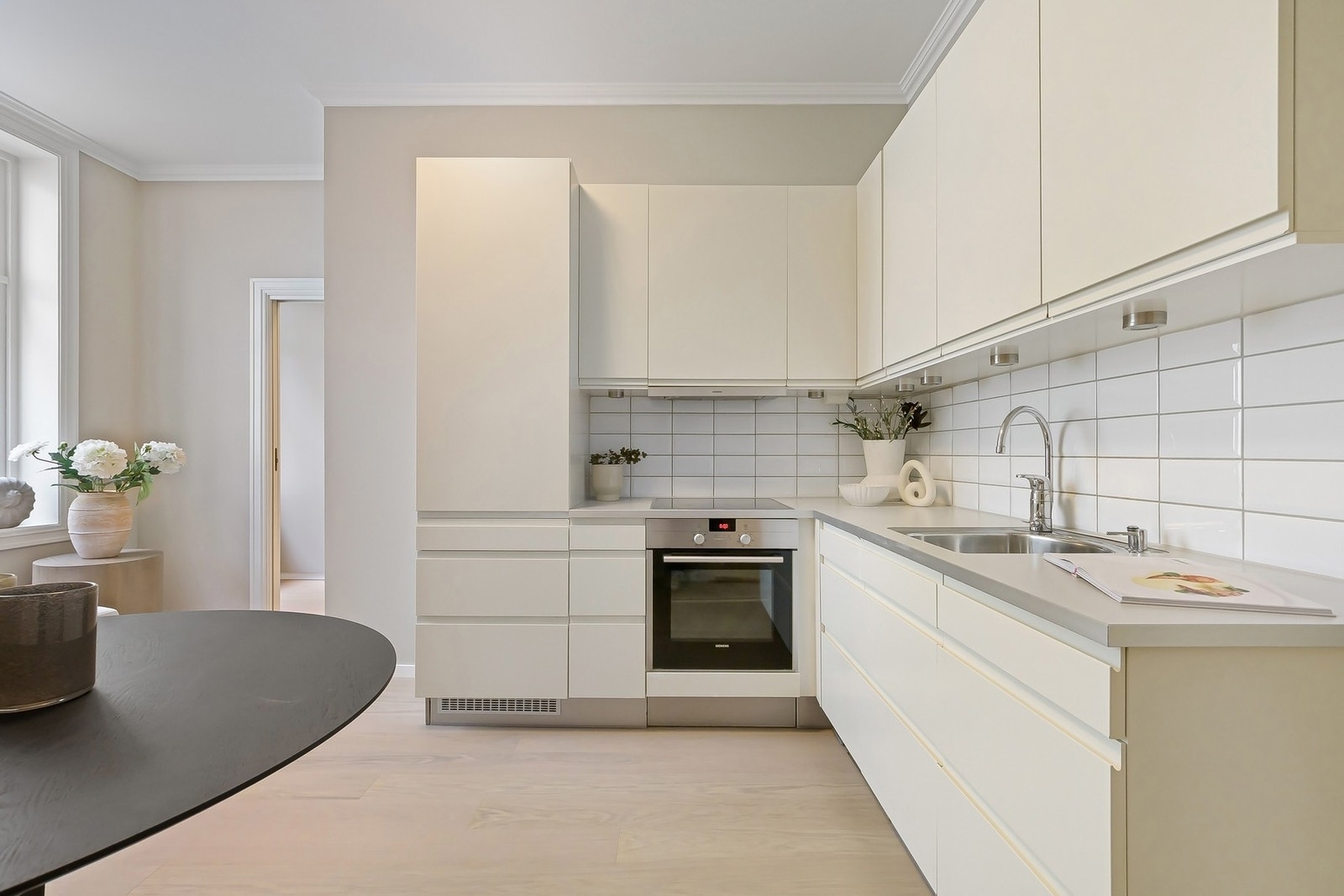 Hele leiligheten vender mot rolig, indre gårdsrom. Galleribilde