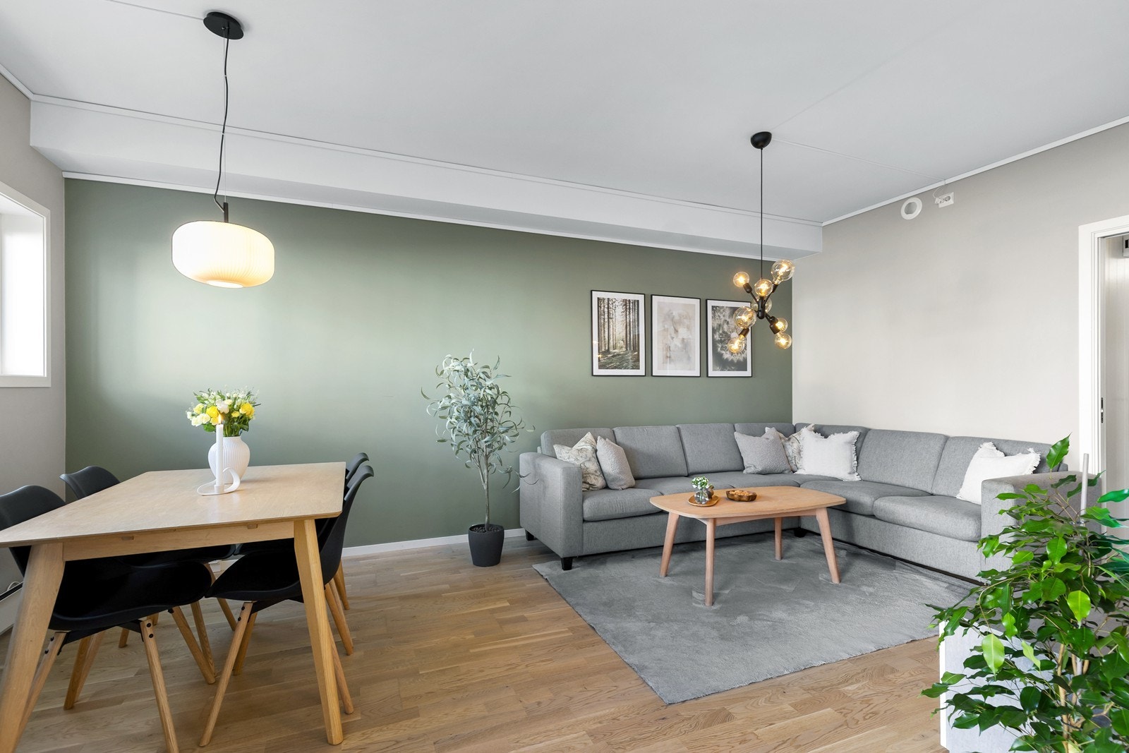 Leiligheten er malt i lune og tidsriktige farger og holder en gjennomgående stil. Galleribilde