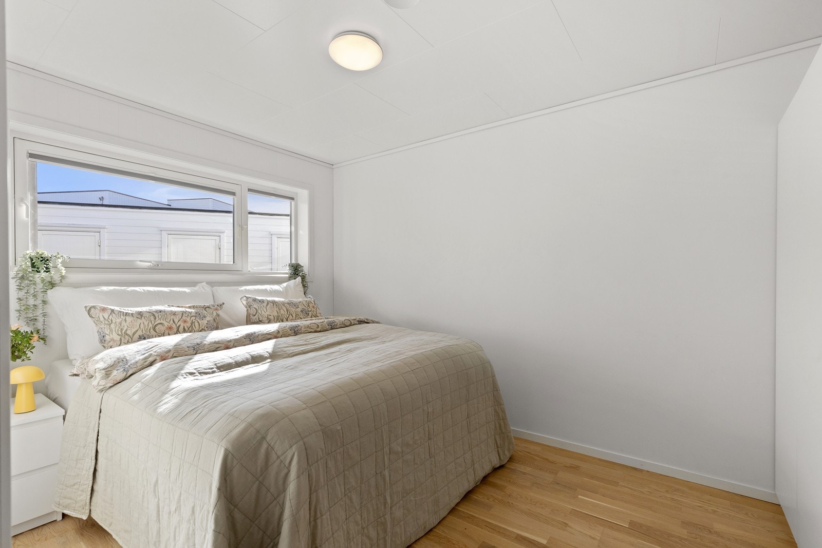 Leiligheten har to soverom, hvor dette benyttes som hovedsoverom Galleribilde