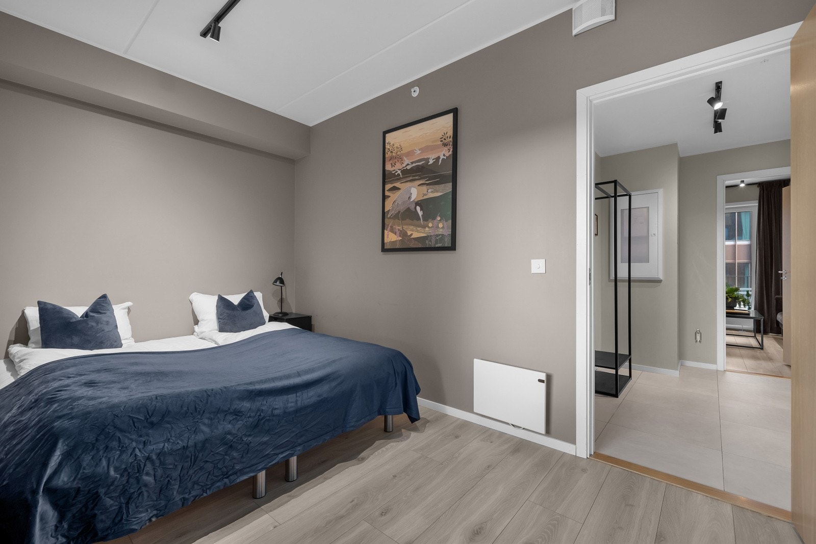 Romslig soverom. Galleribilde