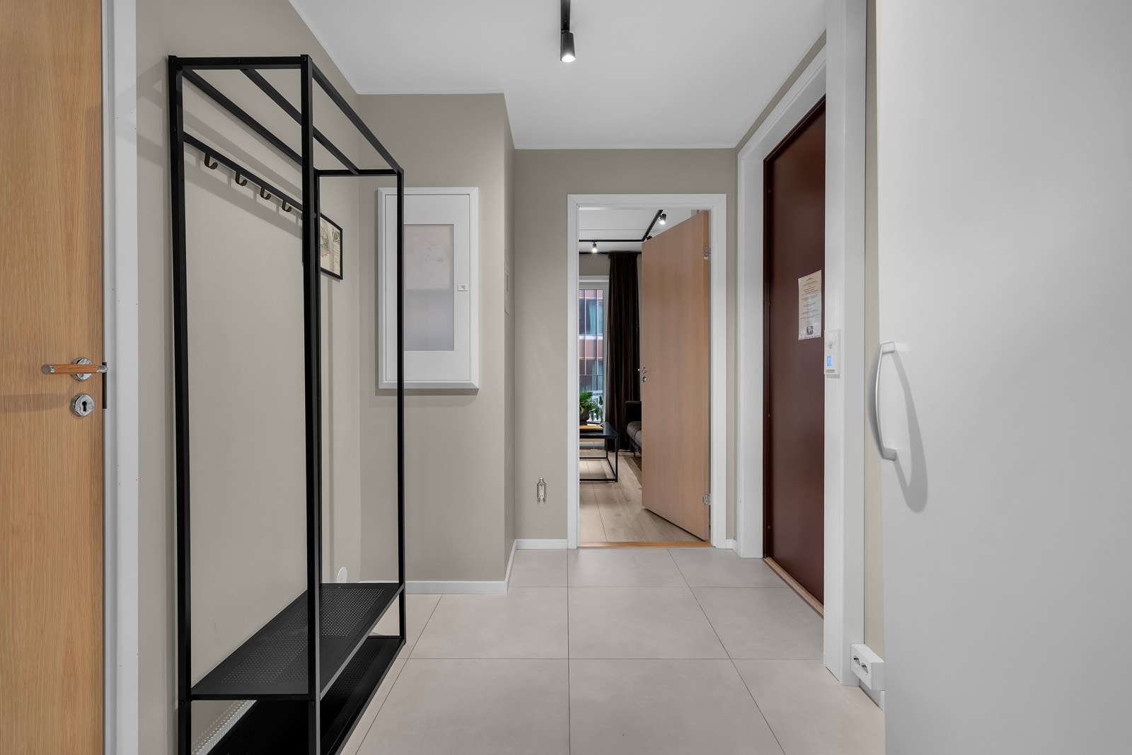 Hyggelig og romslig inngangsparti og hall. Galleribilde