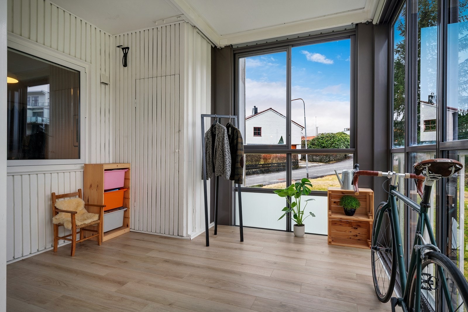 Leiligheten har også en andel av en åpen tørkebalkong som deles med naboen. Galleribilde