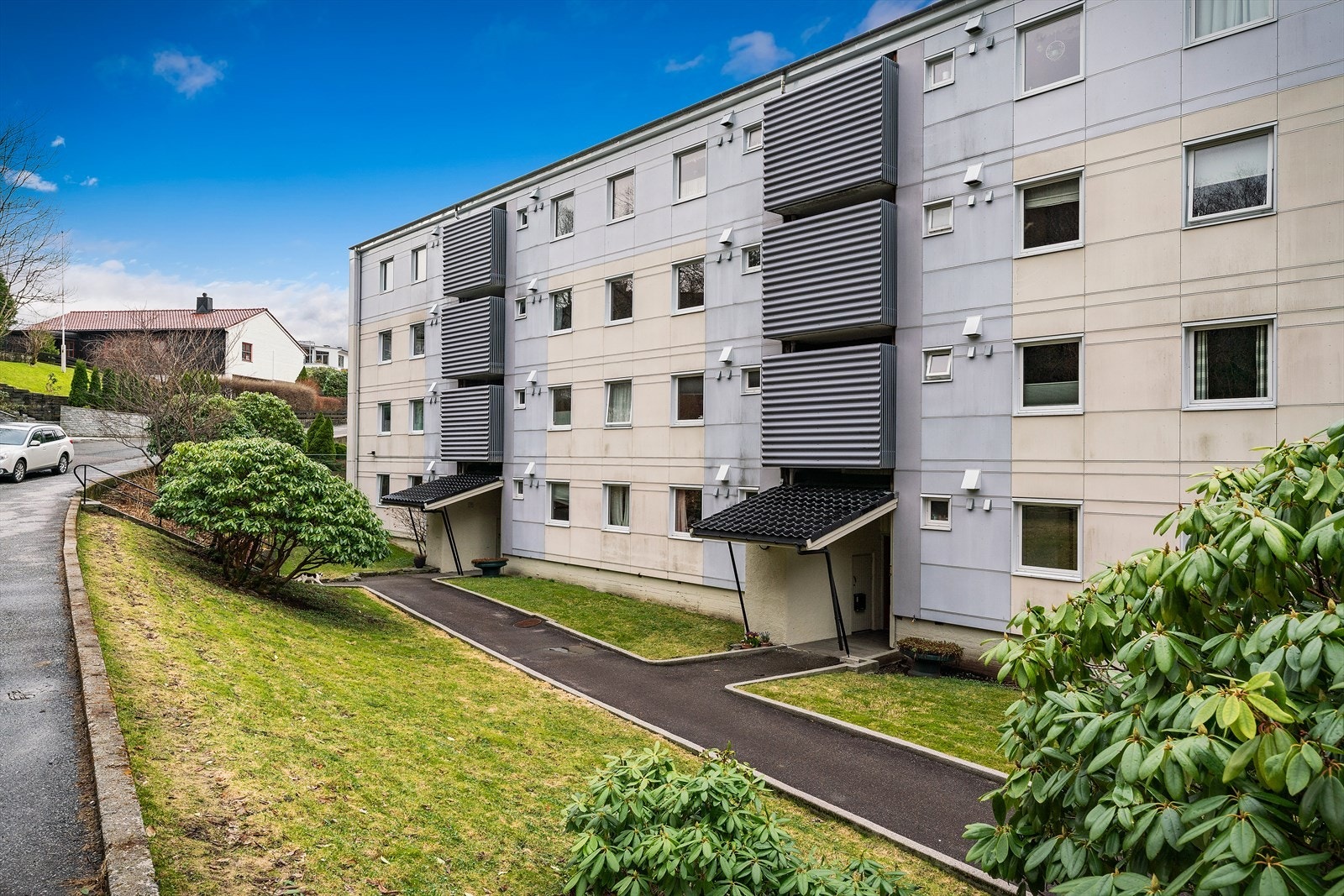 Mannsverk Boliglag er et veldrevet boligaksjeselskap med 588 leiligheter og store, opparbeidede grøntarealer. Galleribilde