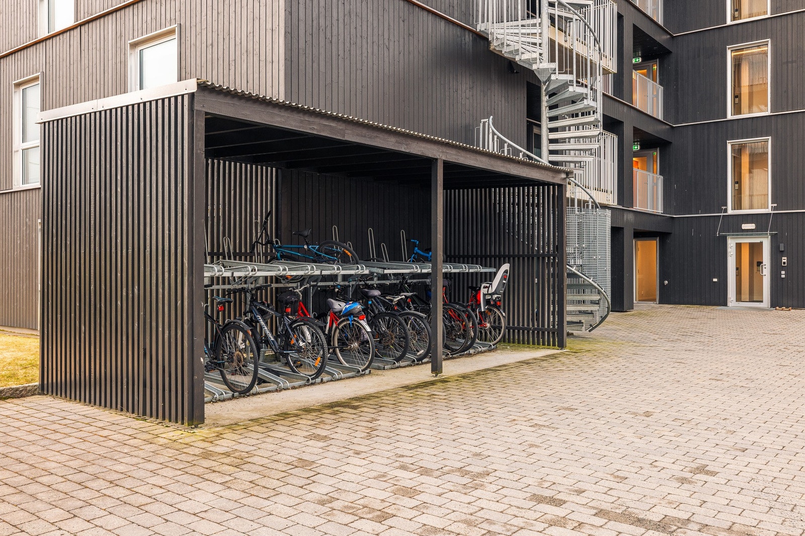 - Felles sykkelbod på tomten - Galleribilde