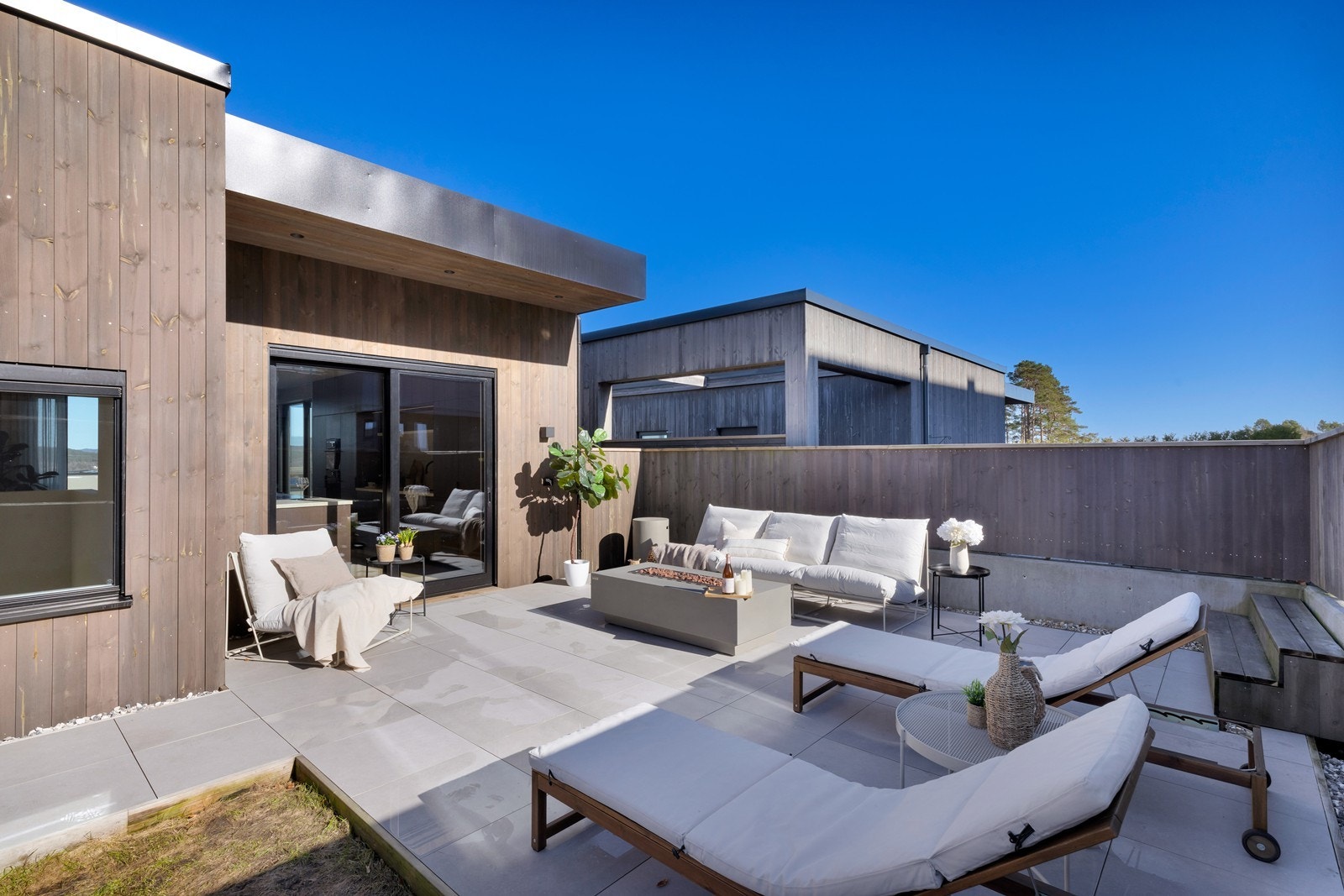 Hyggelig og solrikt uteområde Galleribilde