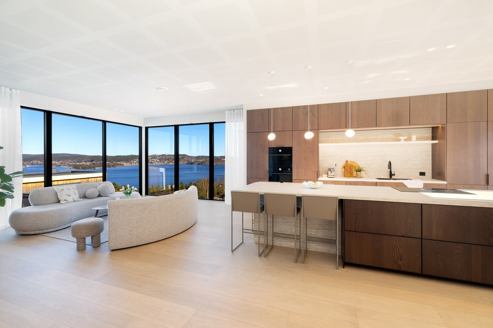 Eiendomsmegler Norge ved Henrik Lossius ønsker deg velkommen til Marikåpeveien 72! Galleribilde