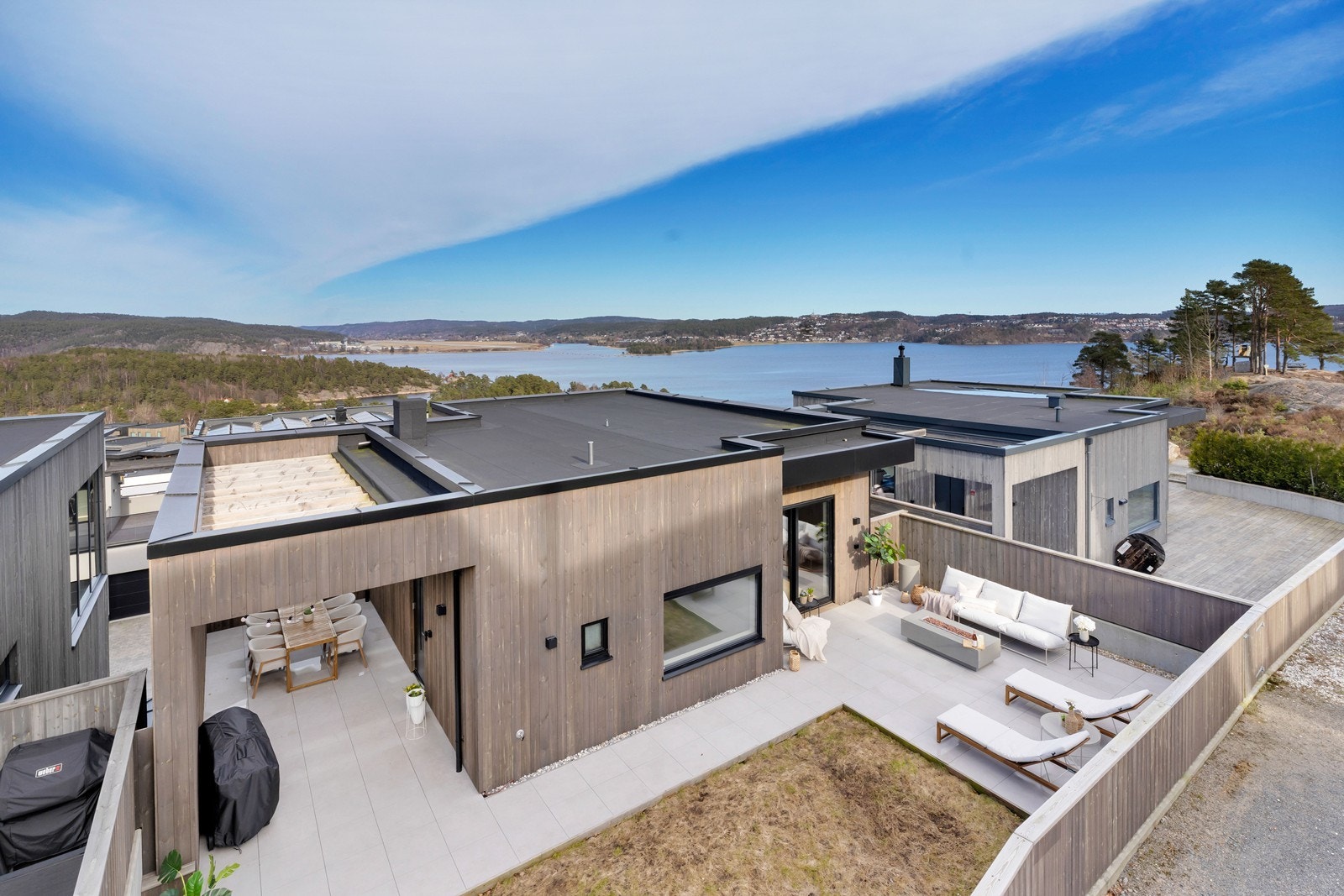 Dette er en flott og innholdsrik enebolig på en flott solrik tomt Galleribilde