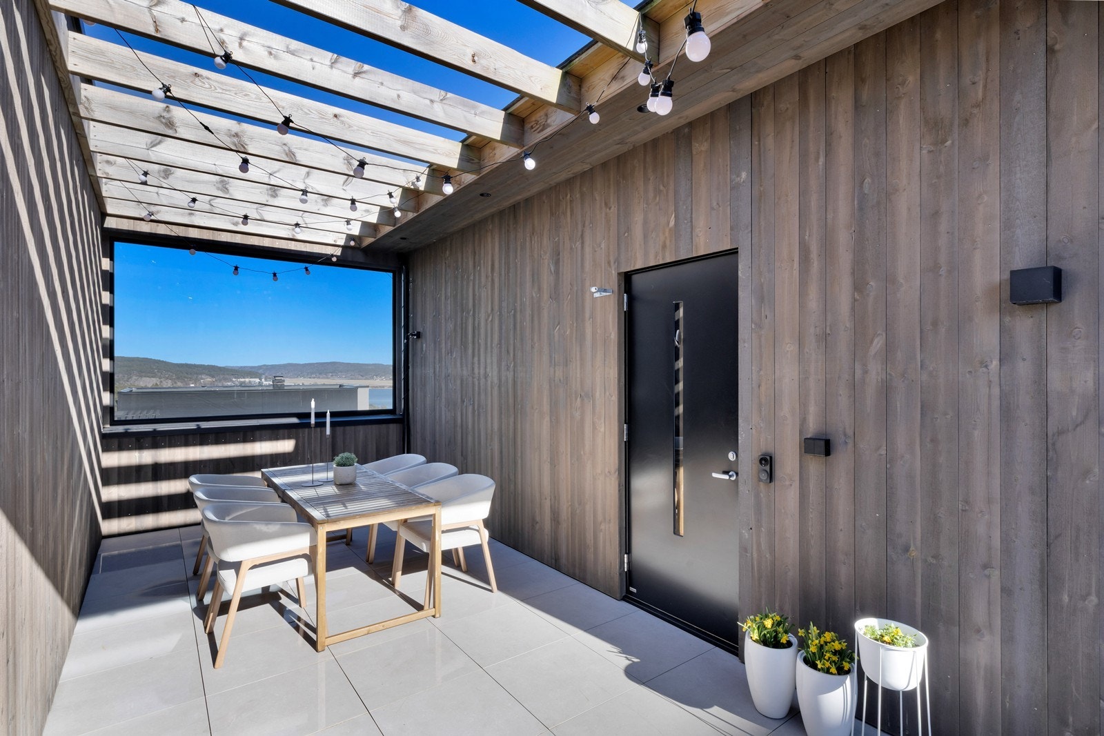 Egen inngang til 3.etg. Galleribilde