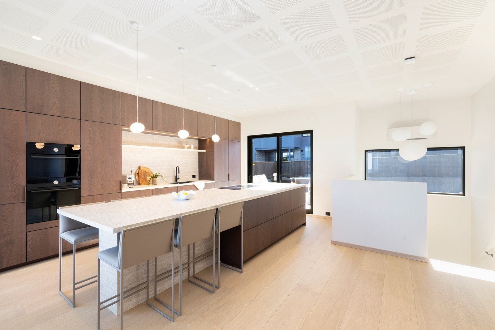 Praktisk åpen stue/kjøkkenløsning Galleribilde