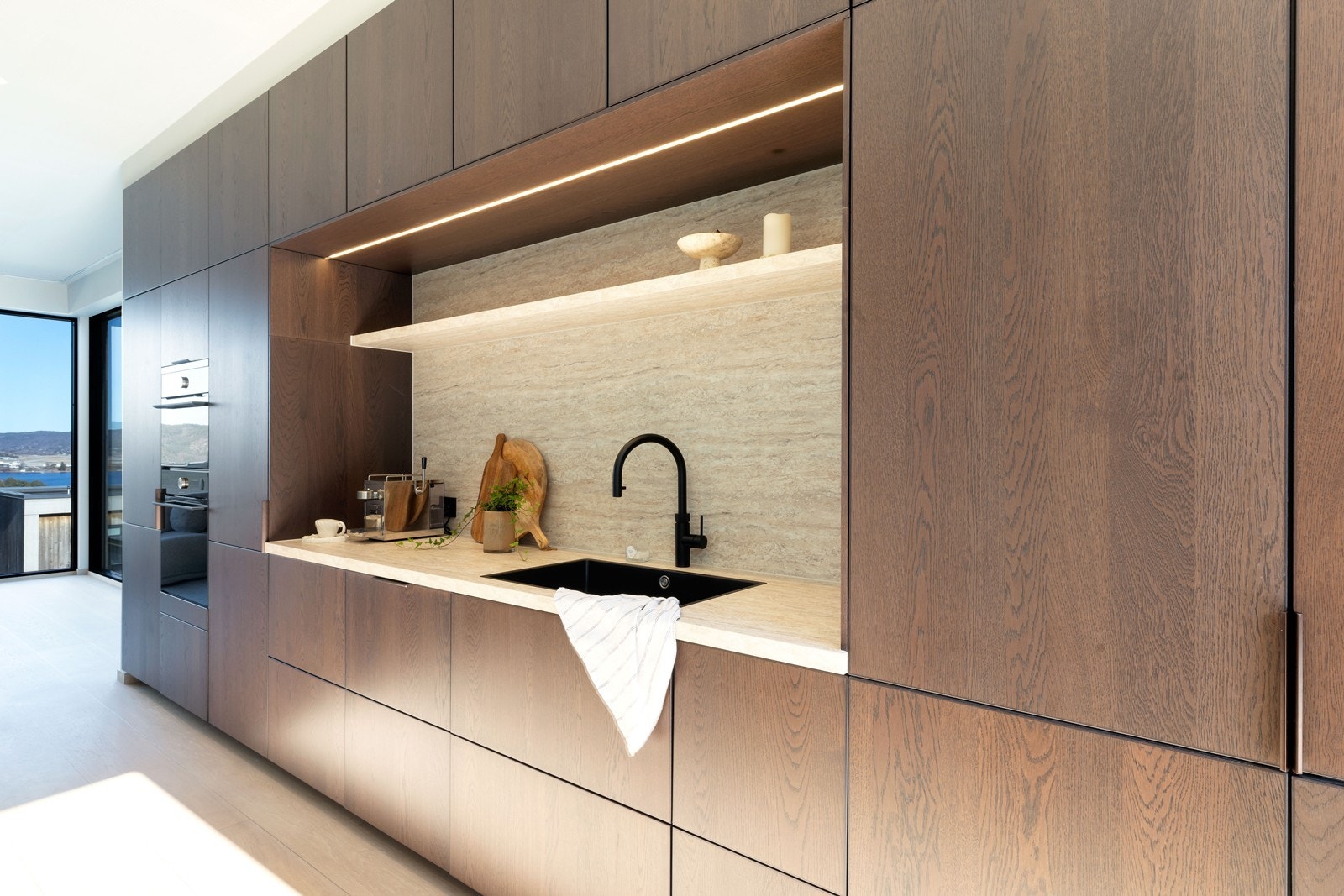 Kjøkken med integrerte hvitevarer Galleribilde