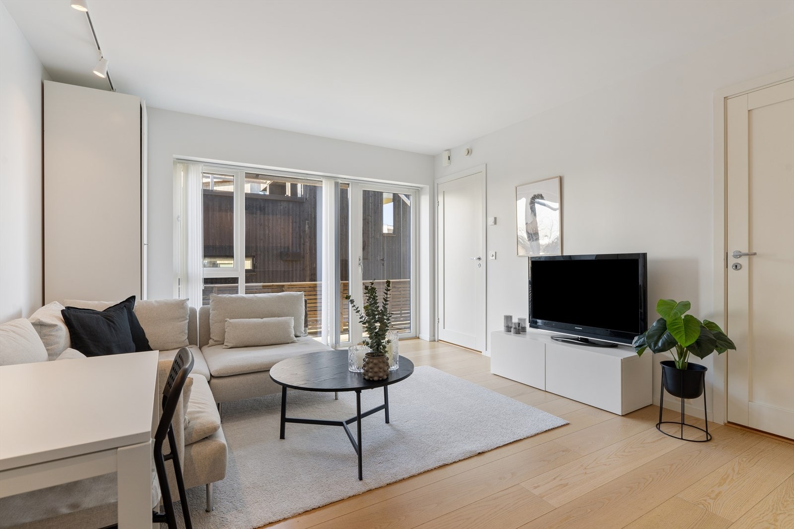 Utleiedelen innholder stue/kjøkken, soverom og bad. Galleribilde