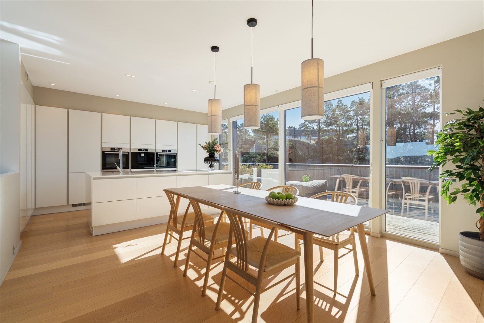 I tilknytning til kjøkkenet, kan spisebord enkelt plasseres - her kan gode måltider nytes. Galleribilde