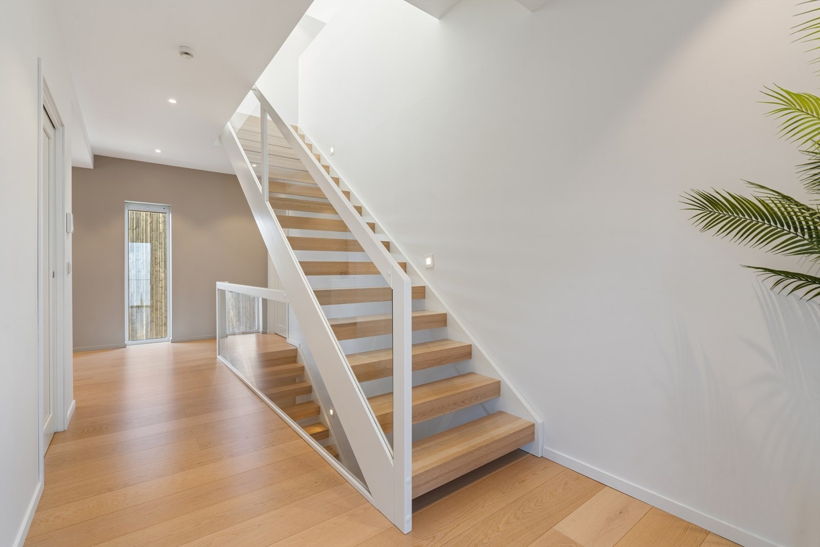 Trapp fra boligen 3.etasje og ned til 2.etasje. Galleribilde