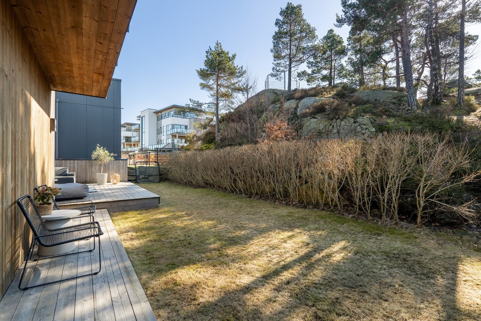 Tomten grenser til friarealet. Galleribilde