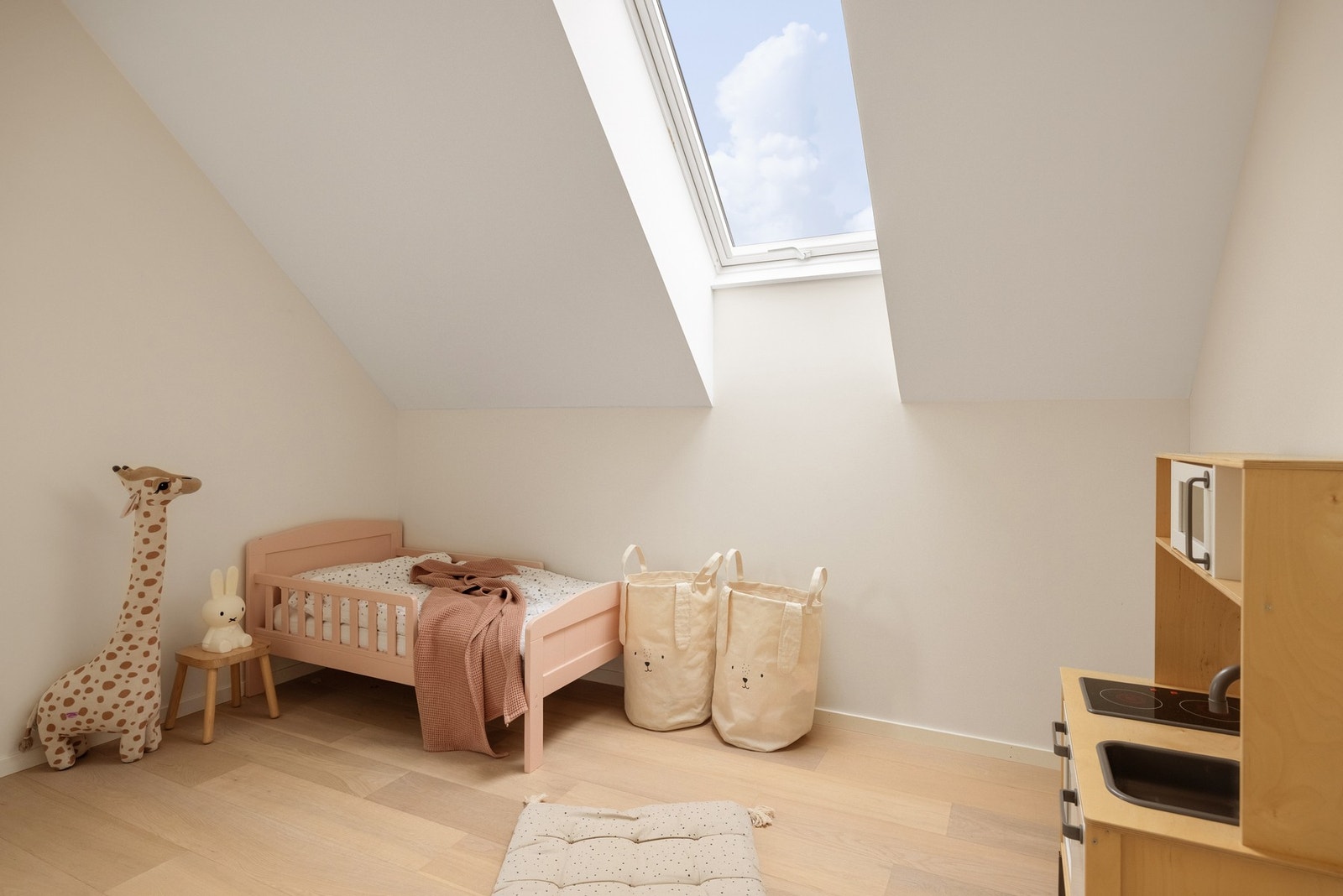 De to andre soverommene måles til 8,8 kvm. og 13,5 kvm. Galleribilde