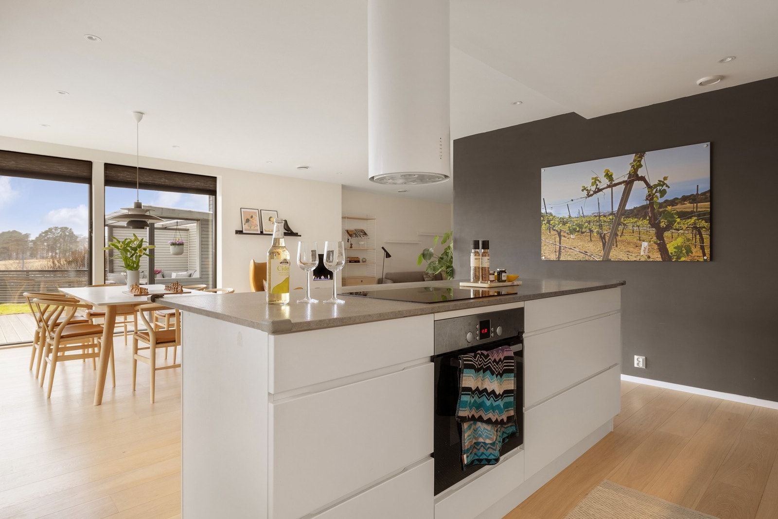 Det er gjennomgående parkett på gulv. Galleribilde