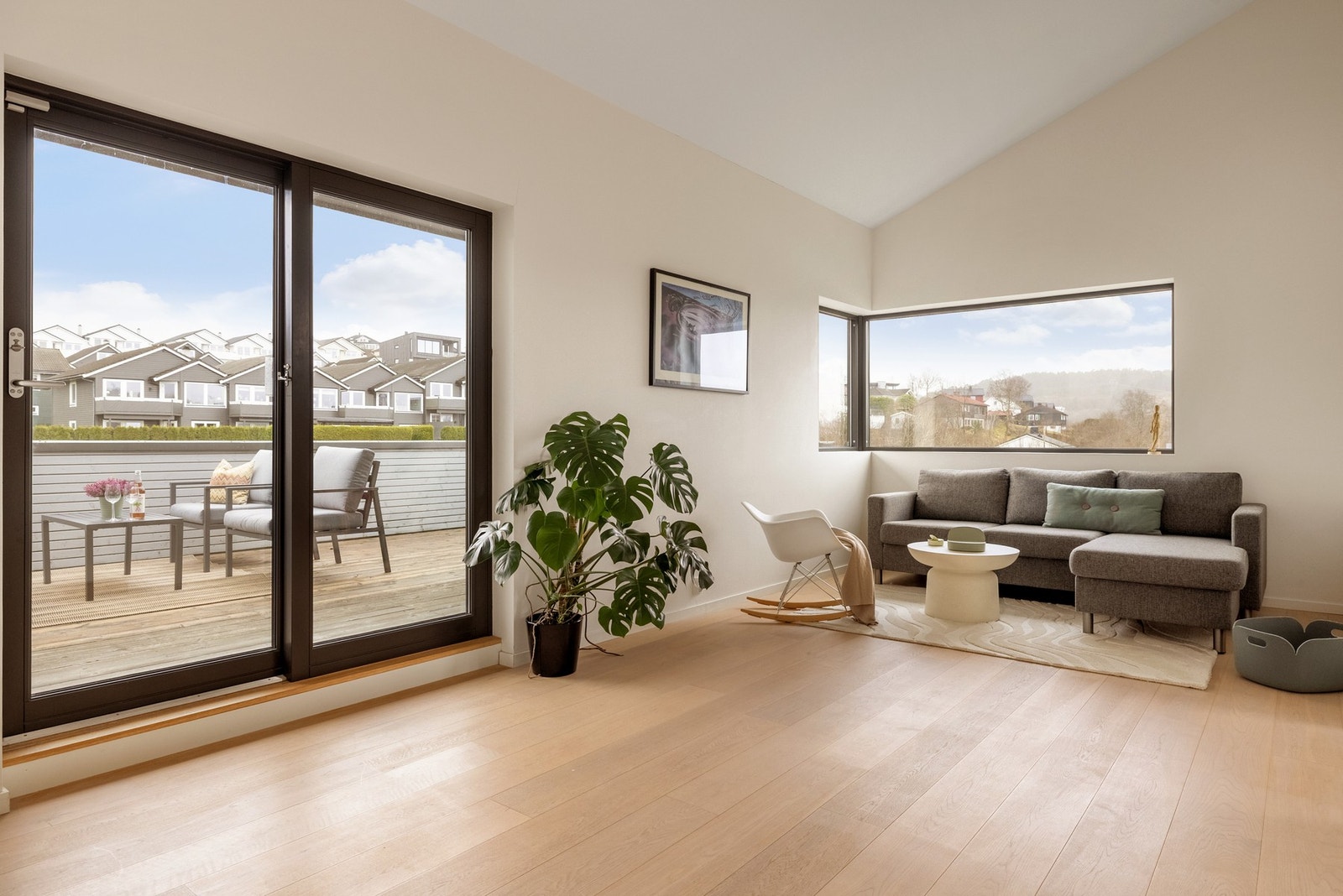 God plass til å innrede med en sofakrok eller annet ønskelig møblement. Et supert bonusrom både for de store og små! Galleribilde