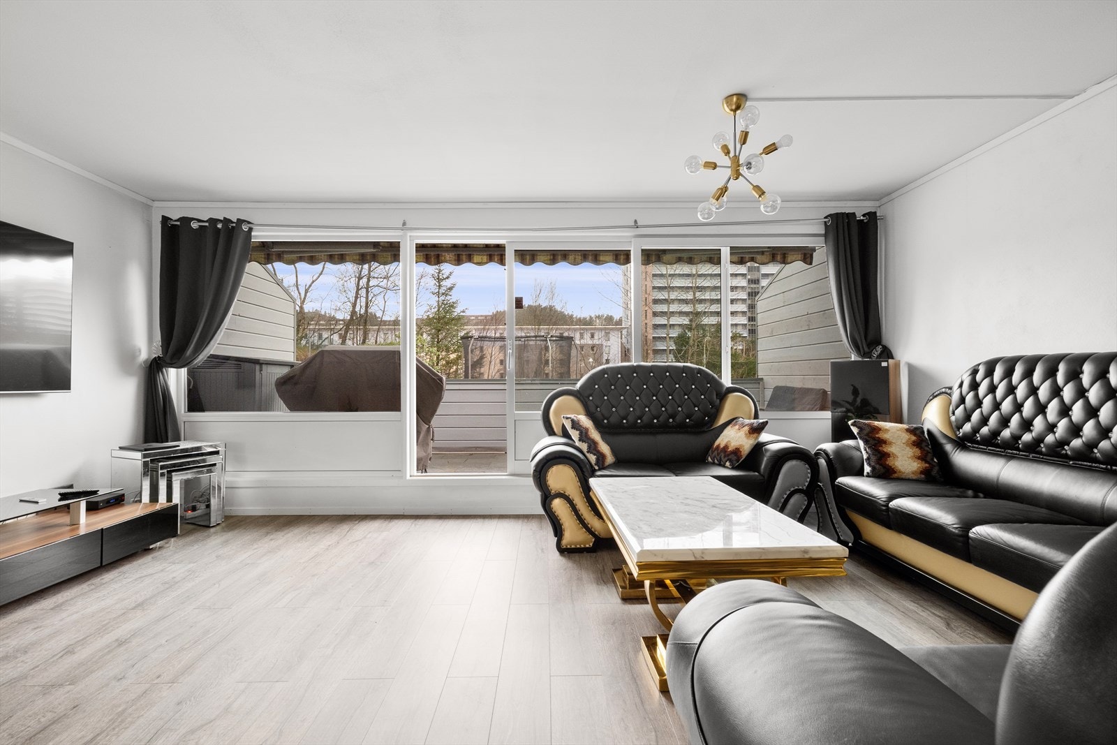 Et endrerekkehus med 3 soverom og store, solrike uteområder. Galleribilde