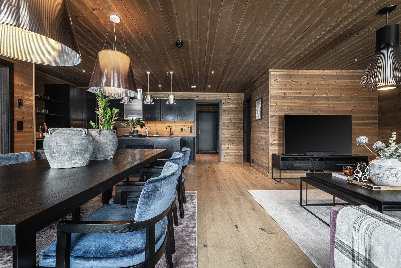 Stor spiseplass - perfekt for middager med venner og familie. Galleribilde