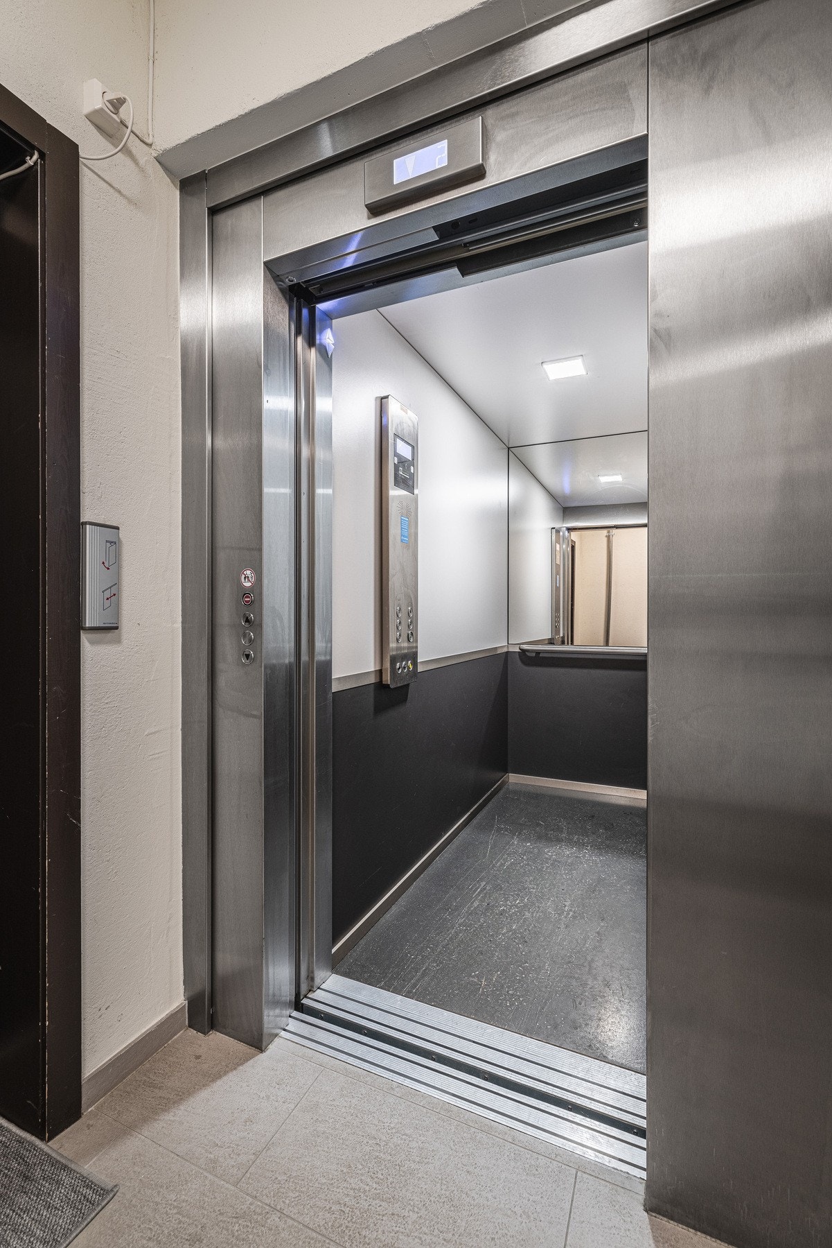 Heis med direkte adkomst til etasjene. Galleribilde